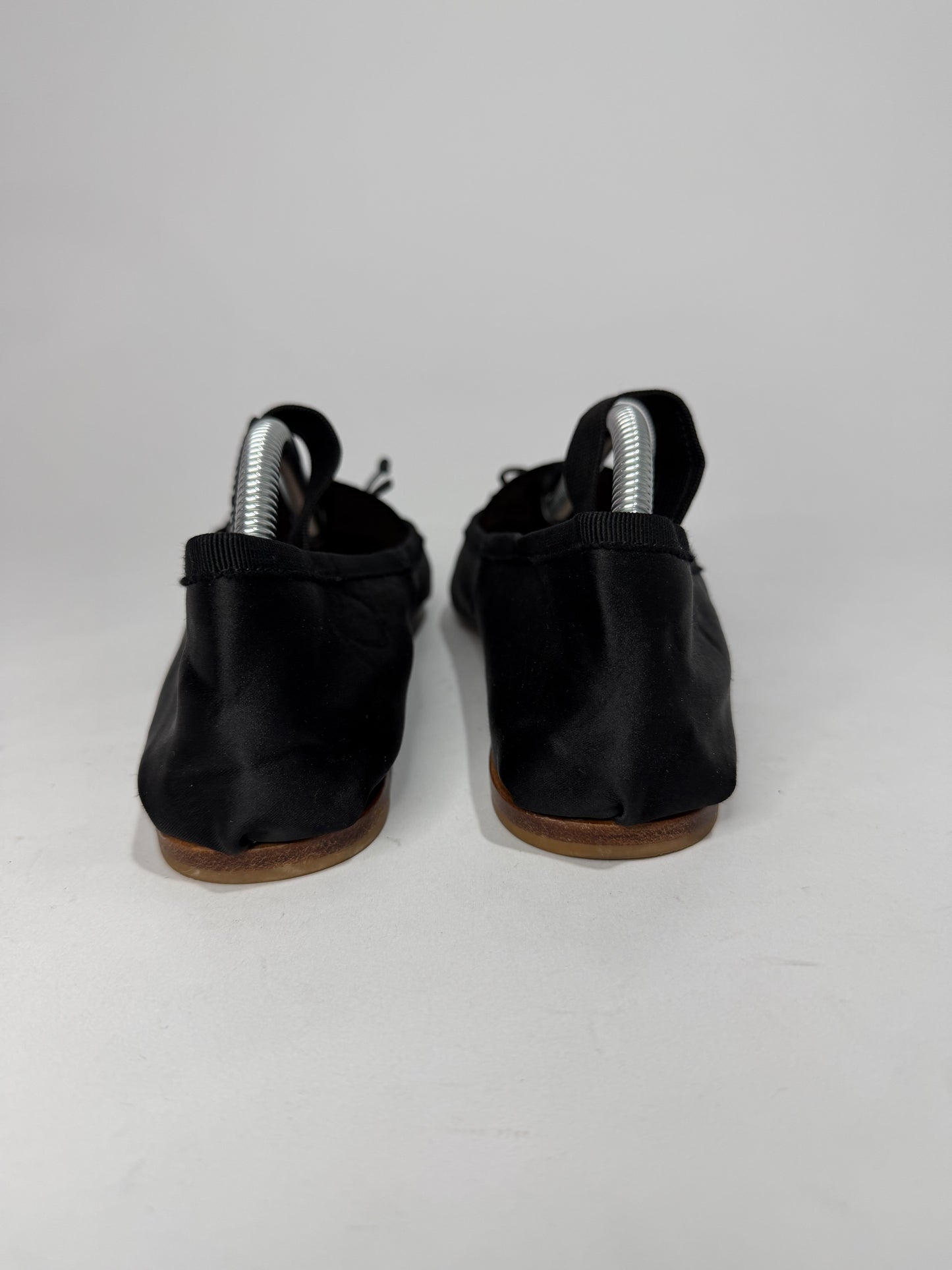 MIU MIU
MIU MIU LOGO-STRAP BALLET FLATS BLACK Size 36 EU/ 6 US