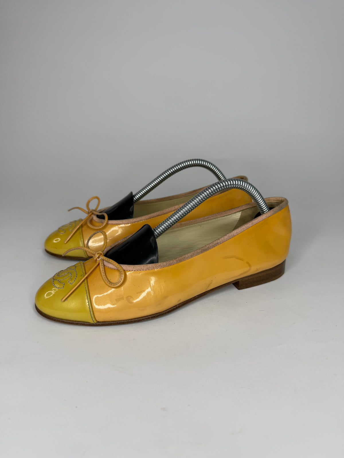 Chanel Yellow Patent Leather CC Bow Ballet Flats Size 35 EU/ 5 US/ 2 UK