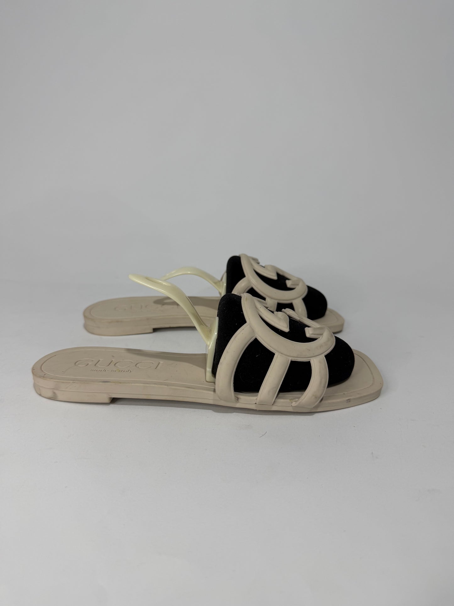 Gucci Women's Interlocking G Rubber slide sandal Size 37 EU