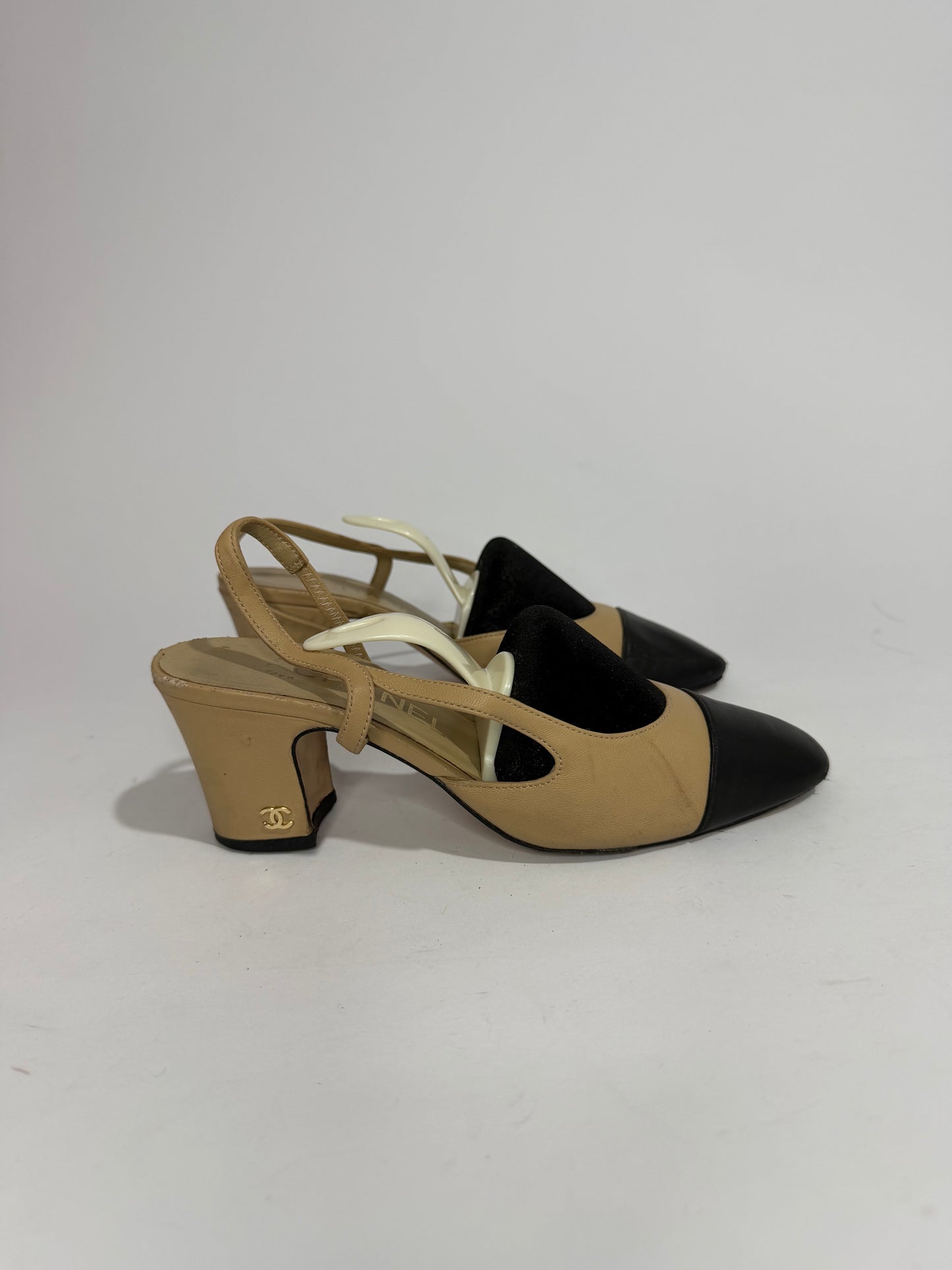 Chanel Beige/Black Leather And Fabric Cap Toe Slingback Sandals Size 36 EU/ 6 US / 3 UK