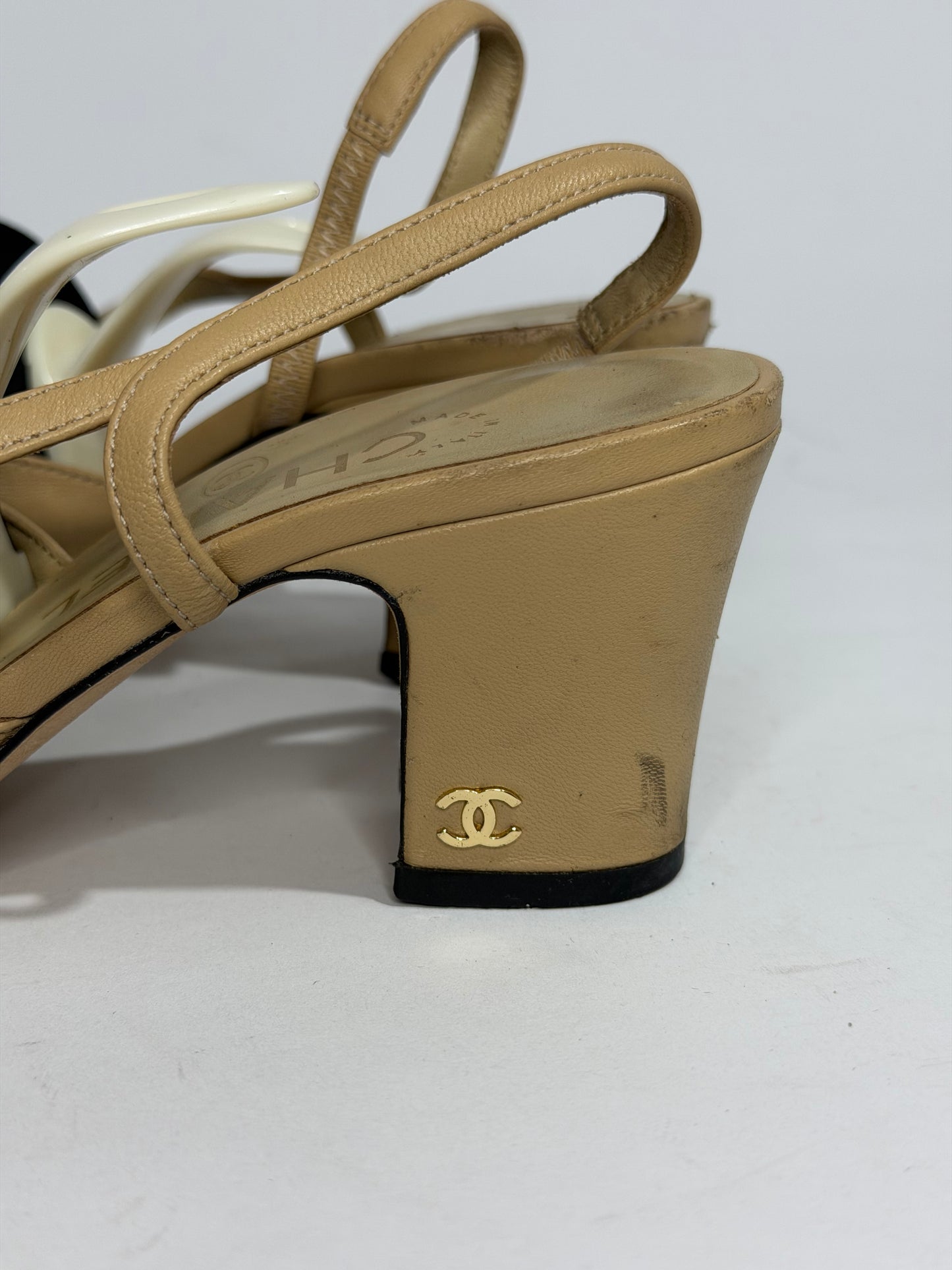 Chanel Beige/Black Leather And Fabric Cap Toe Slingback Sandals Size 36 EU/ 6 US / 3 UK