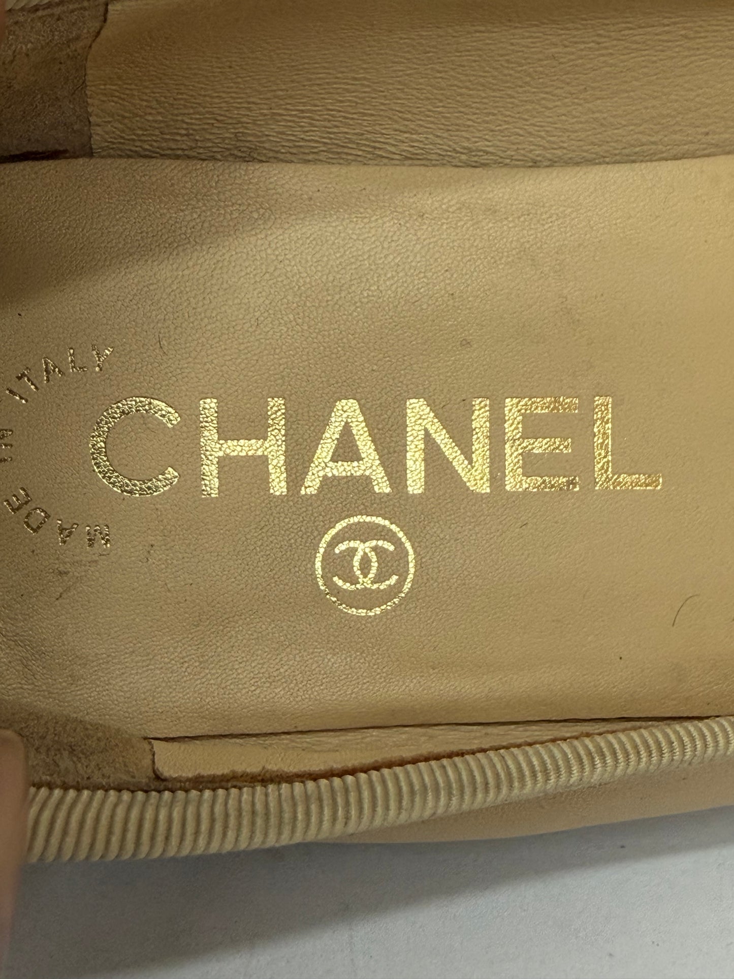 CHANEL Beige/Black Lambskin Leather CC Ballet Flats Size 39 EU/ 9 US