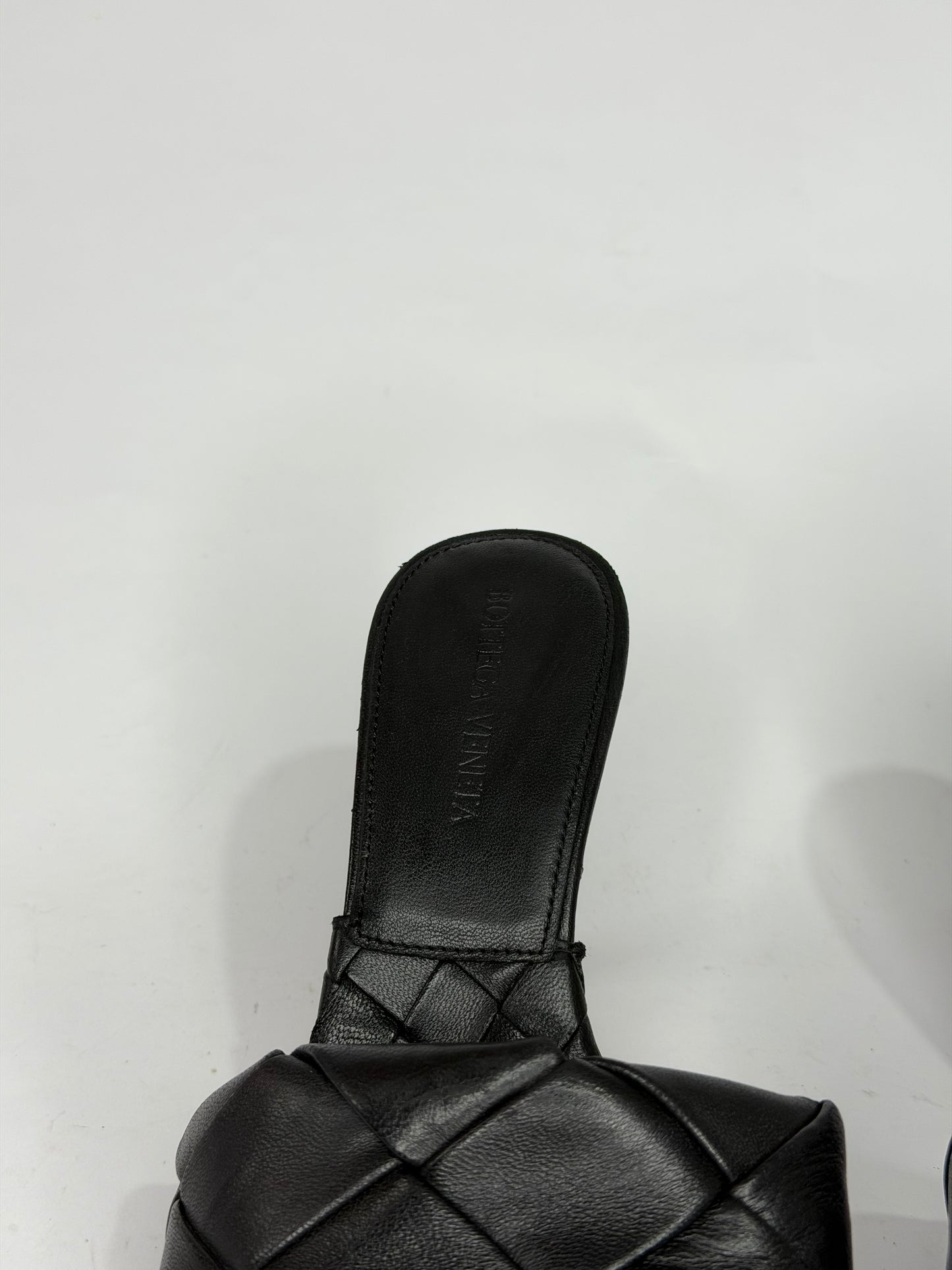 Bottega Veneta
Intrecciato Weave Leather Slides
Women's Size 36 EU/ 6 US / 3 UK