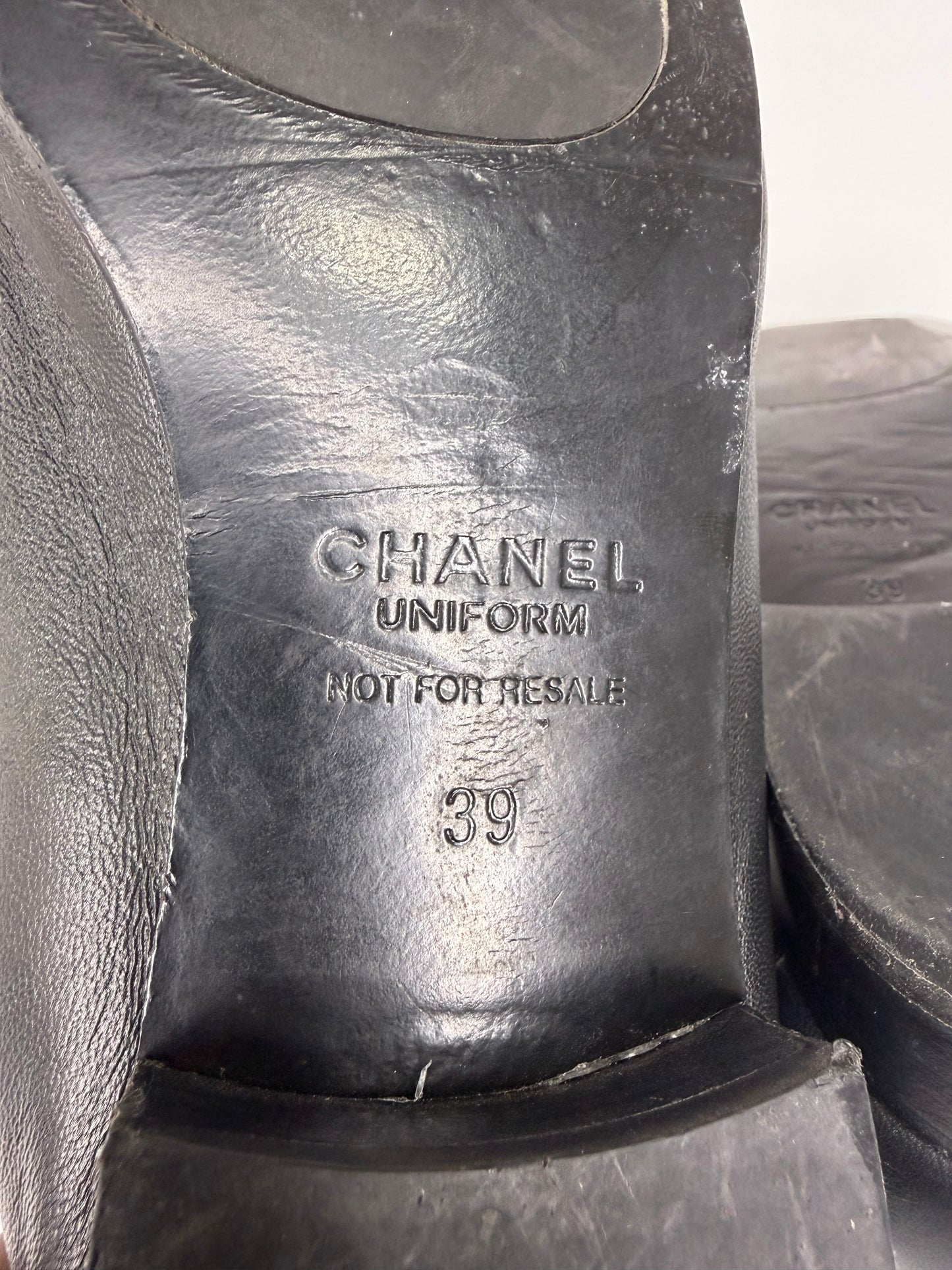 CHANEL
Lambskin Womens Stitched CC Loafers Black Size 39 EU/ 9 US / 6 UK