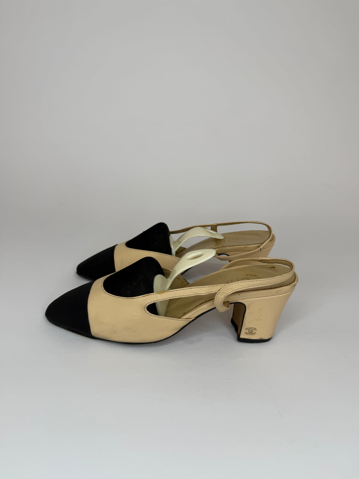 Chanel Beige Leather and Black Fabric Cap Toe Slingback Sandals Size 37EU/7 US