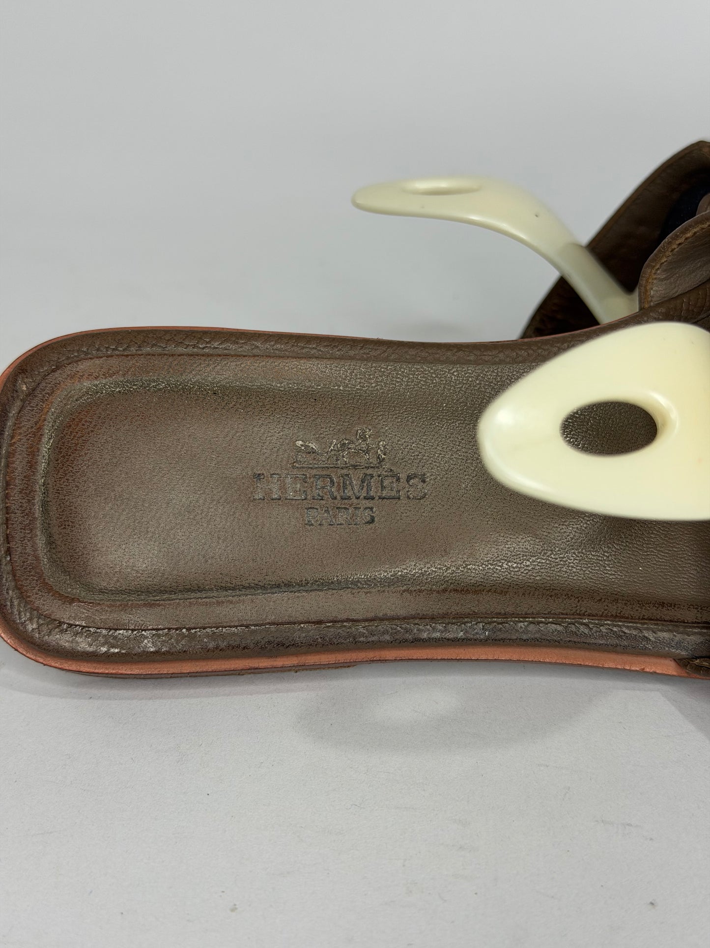 HERMES Grey Epsom Oran Sandals Size 38 EU/8 US / 5 UK