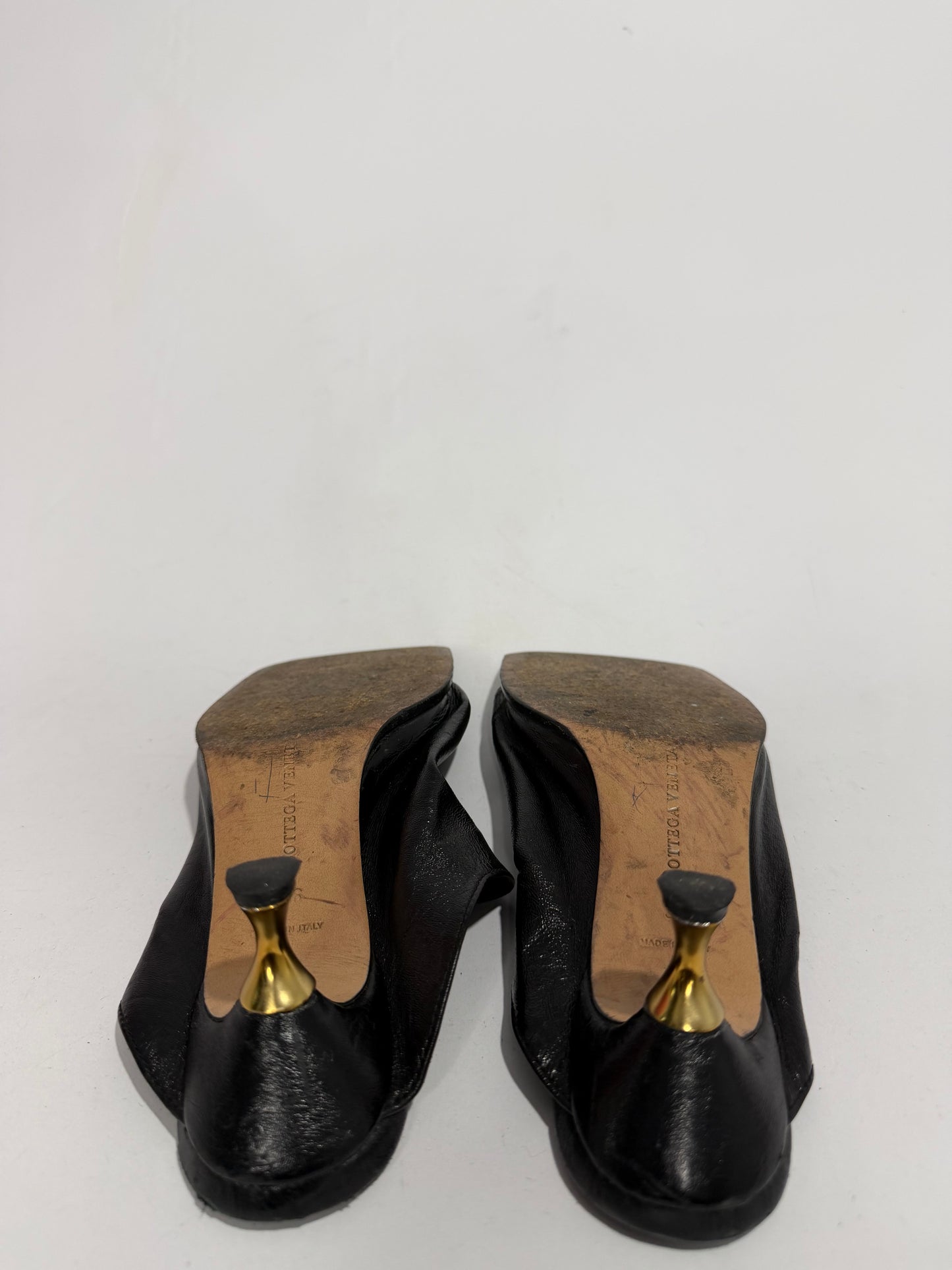 Bottega Veneta Black Leather Square Toe Stretch Mules Gold Sculptural Heel EU 36