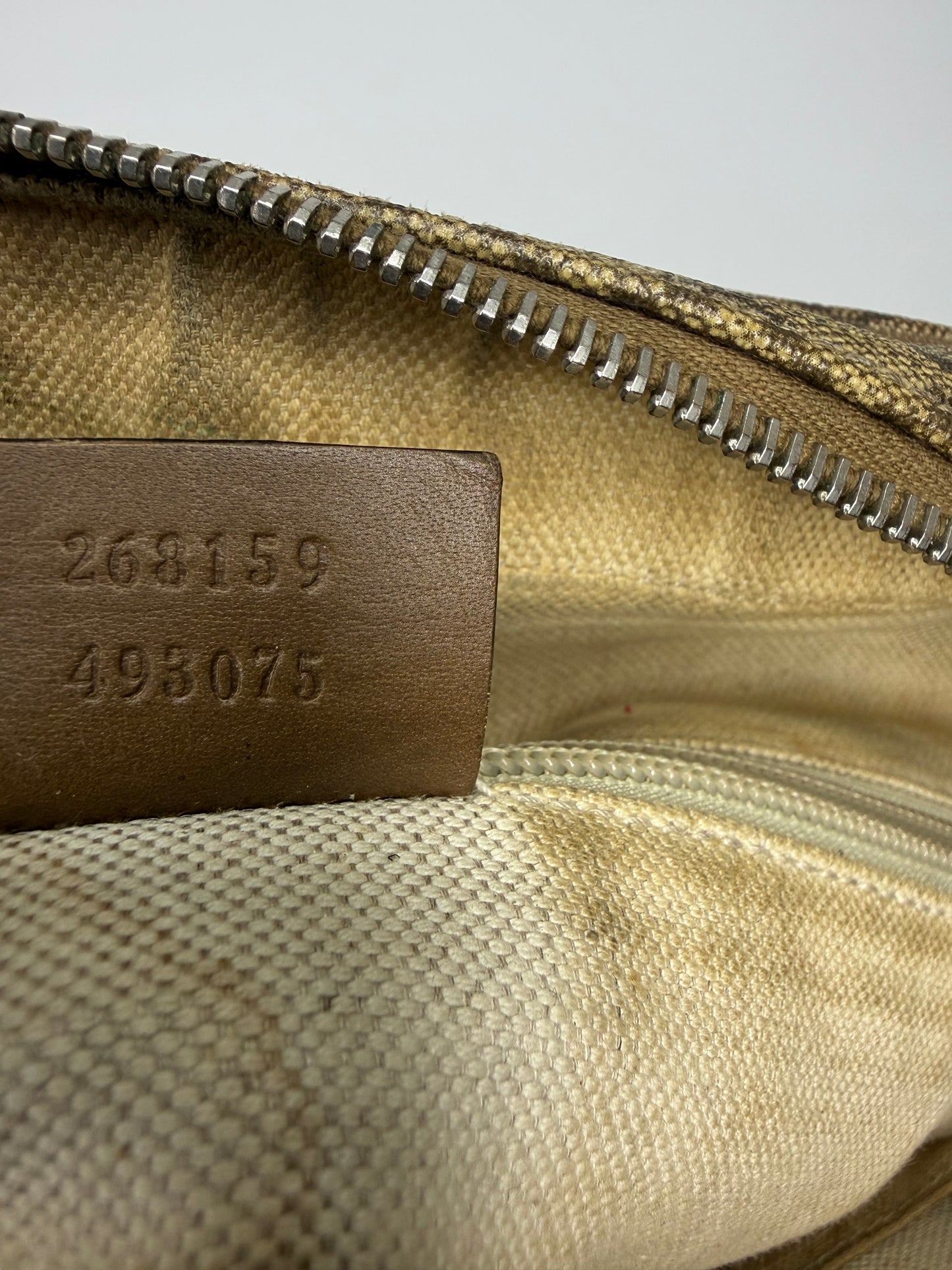 Gucci
Diamante Messenger Bag