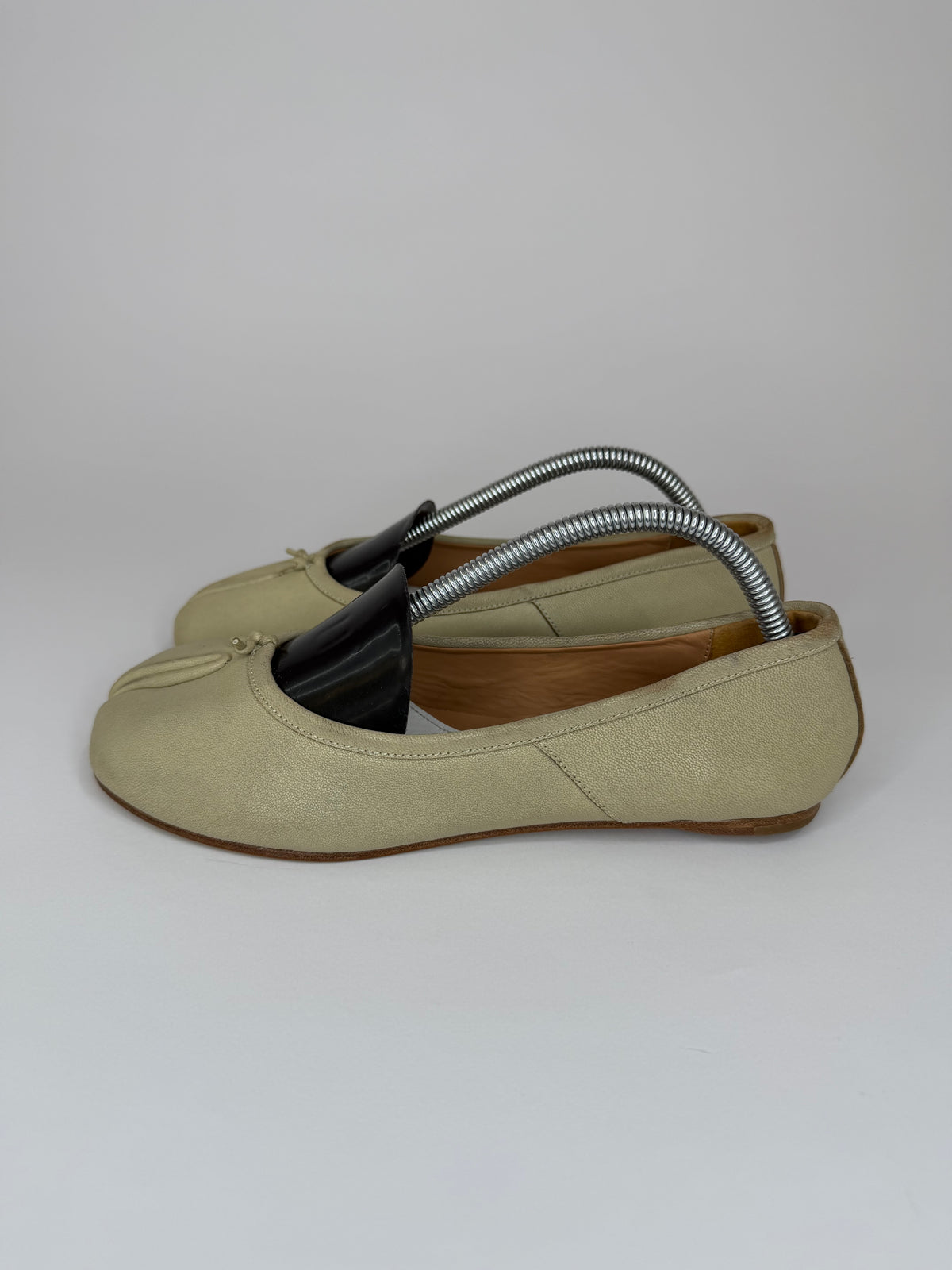 Maison Margiela Tabi Ballet Flats Khaki Leather Split-Toe EU 35 / 5  US/ 2 UK