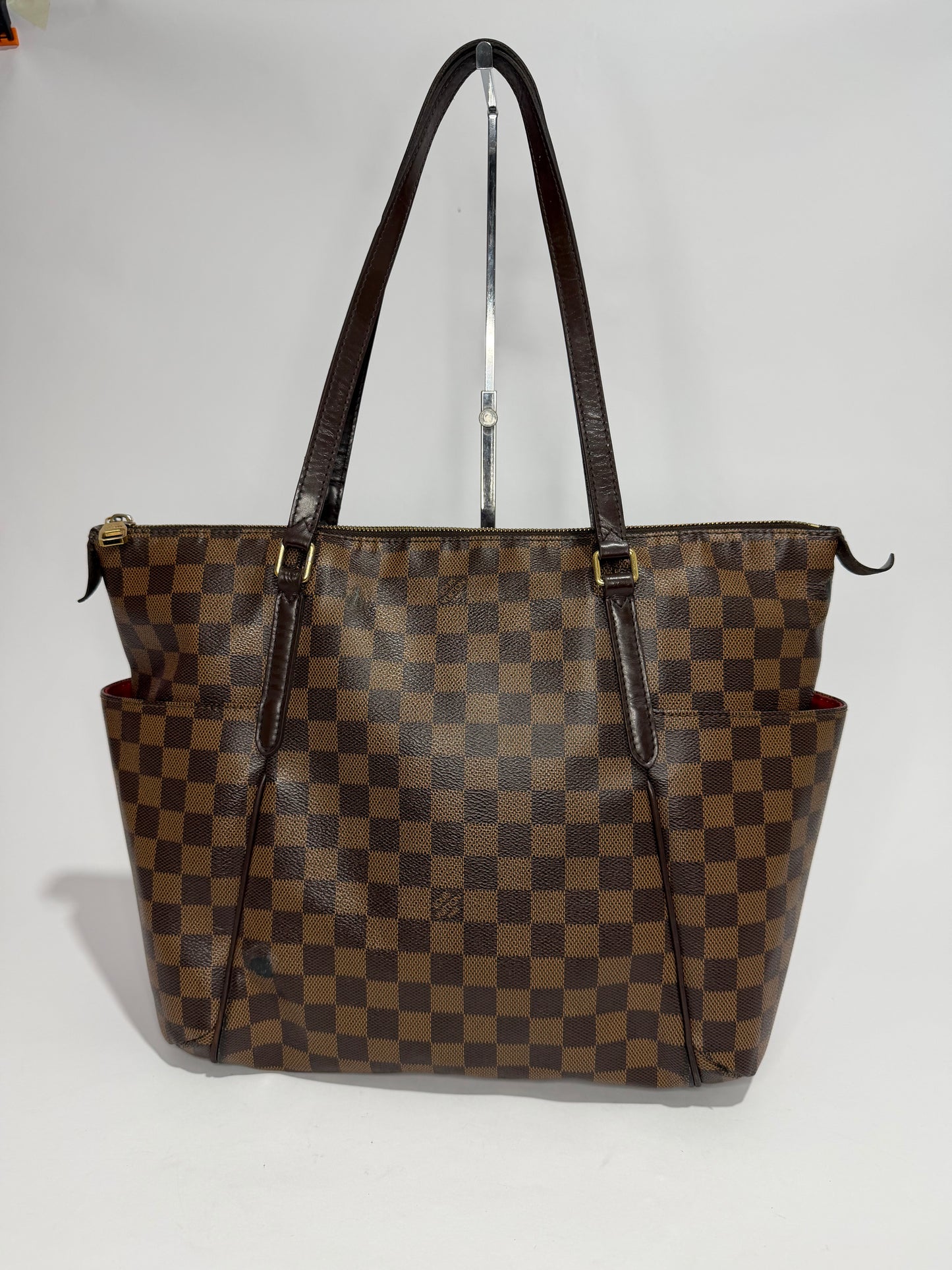 LOUIS VUITTON
Damier Canvas Totally MM NM Bag
