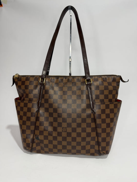 LOUIS VUITTON
Damier Canvas Totally MM NM Bag