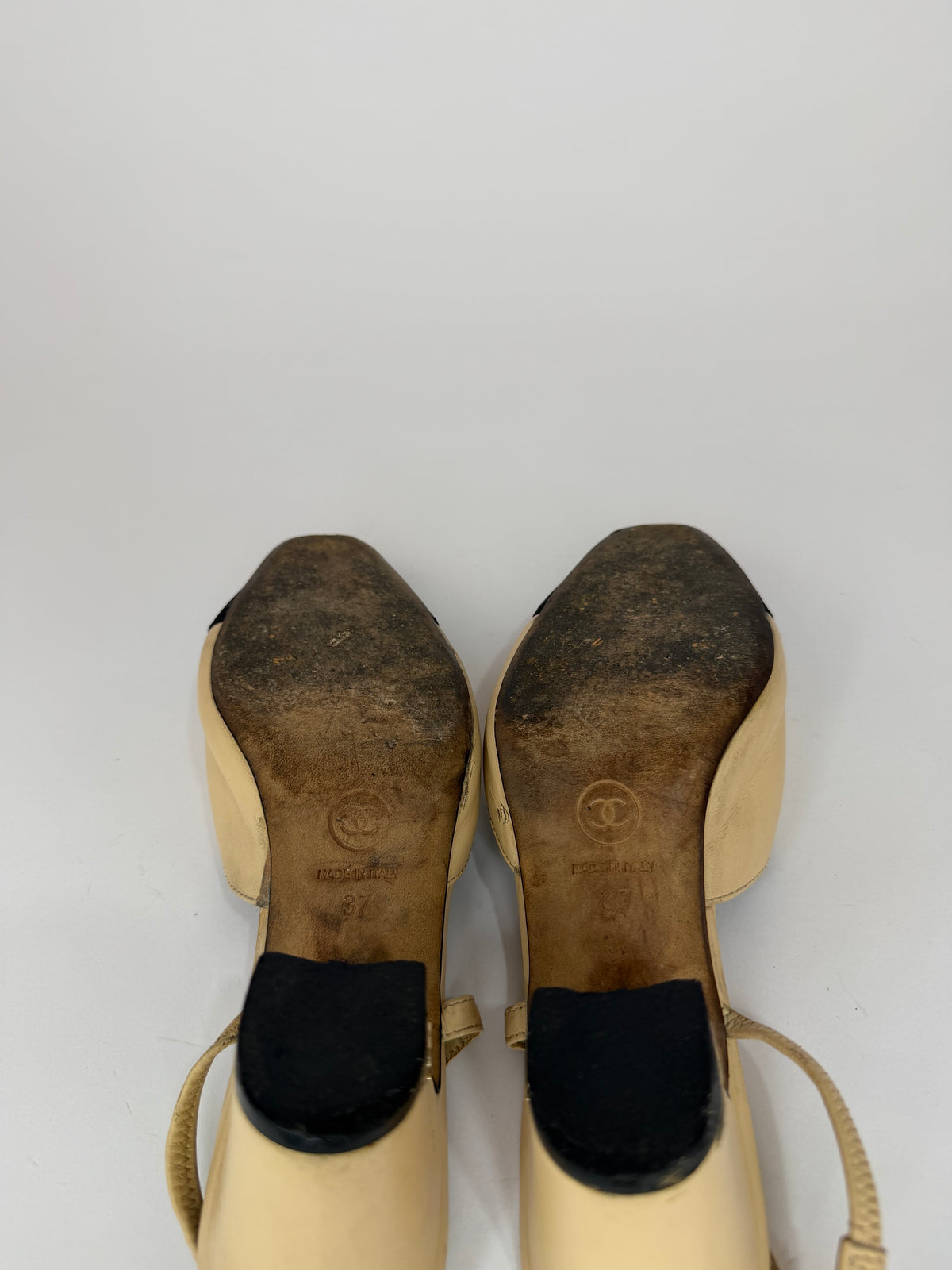 Chanel Beige Leather and Black Fabric Cap Toe Slingback Sandals Size 37EU/7 US