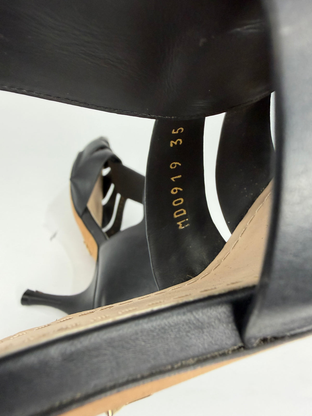 Christian Dior
Leather T-Strap Pumps
Women's Size 35 EU/ 5 US