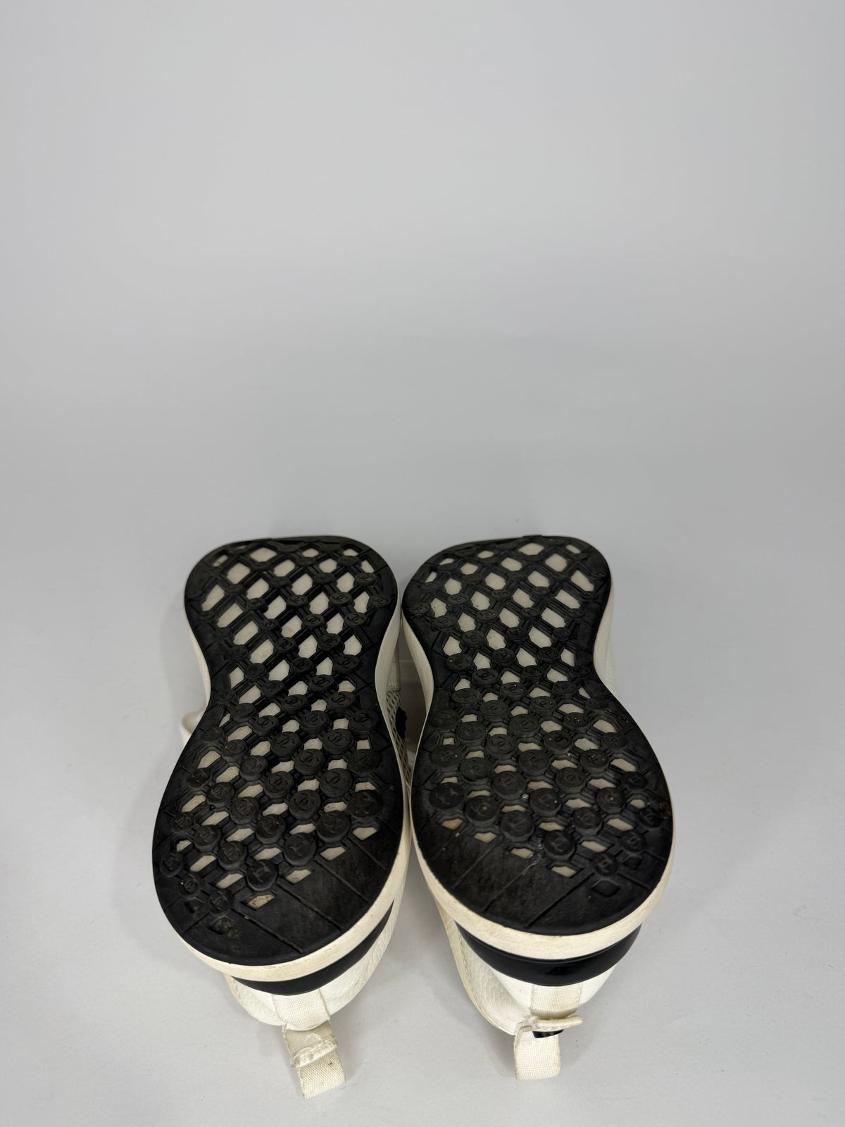 Chanel White Leather and Mesh CC Low Top Sneakers Size 38 EU/ 8 US/ 5 UK