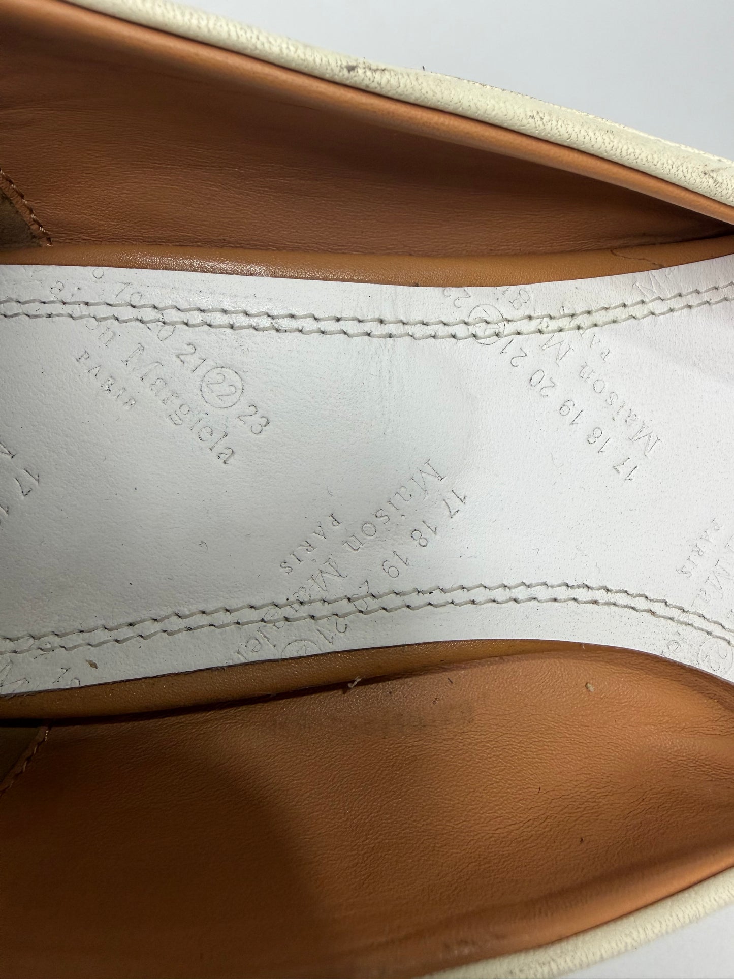 MAISON MARGIELA
Tabi Ballerina 3cm in White Size 34 EU/ 4 US