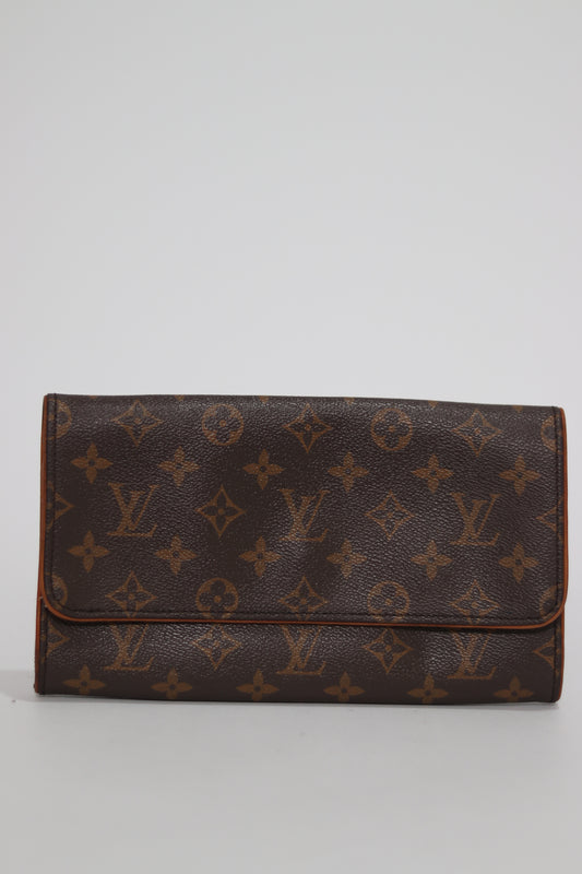 LOUIS VUITTON 
Monogram Pochette Twin