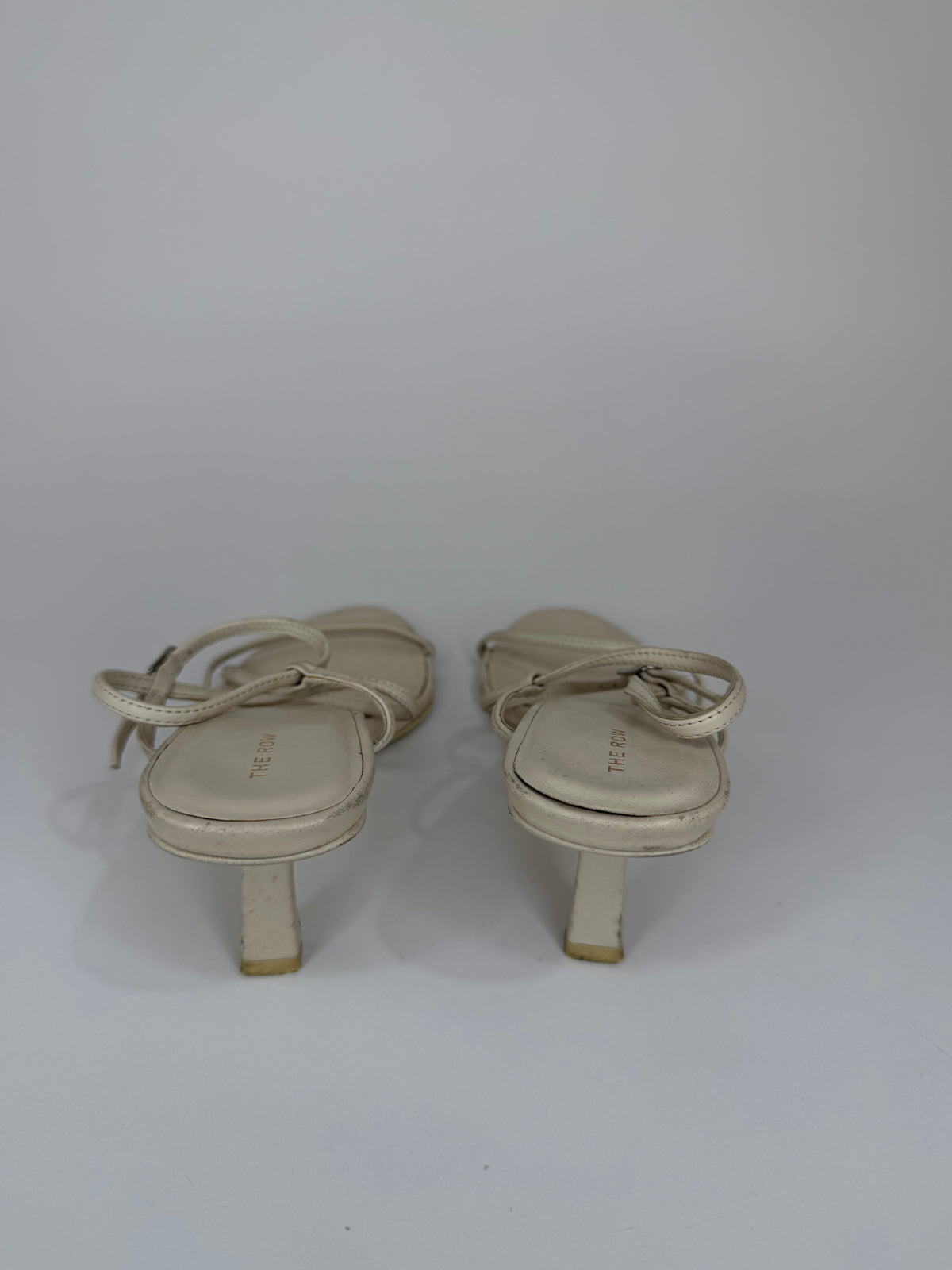 The Row
White Leather Sandals
Women's Size 37 EU/ 7 US/ 4 UK