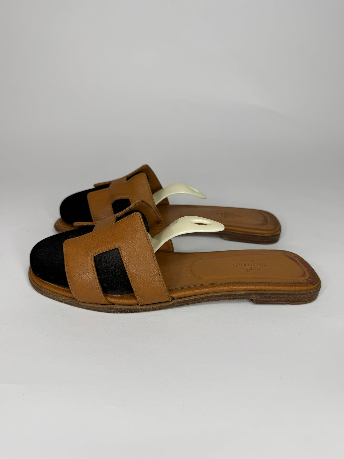 HERMES Cramel Box Calfskin Oran Epson Sandals 39 EU/ 9 US / 6 UK