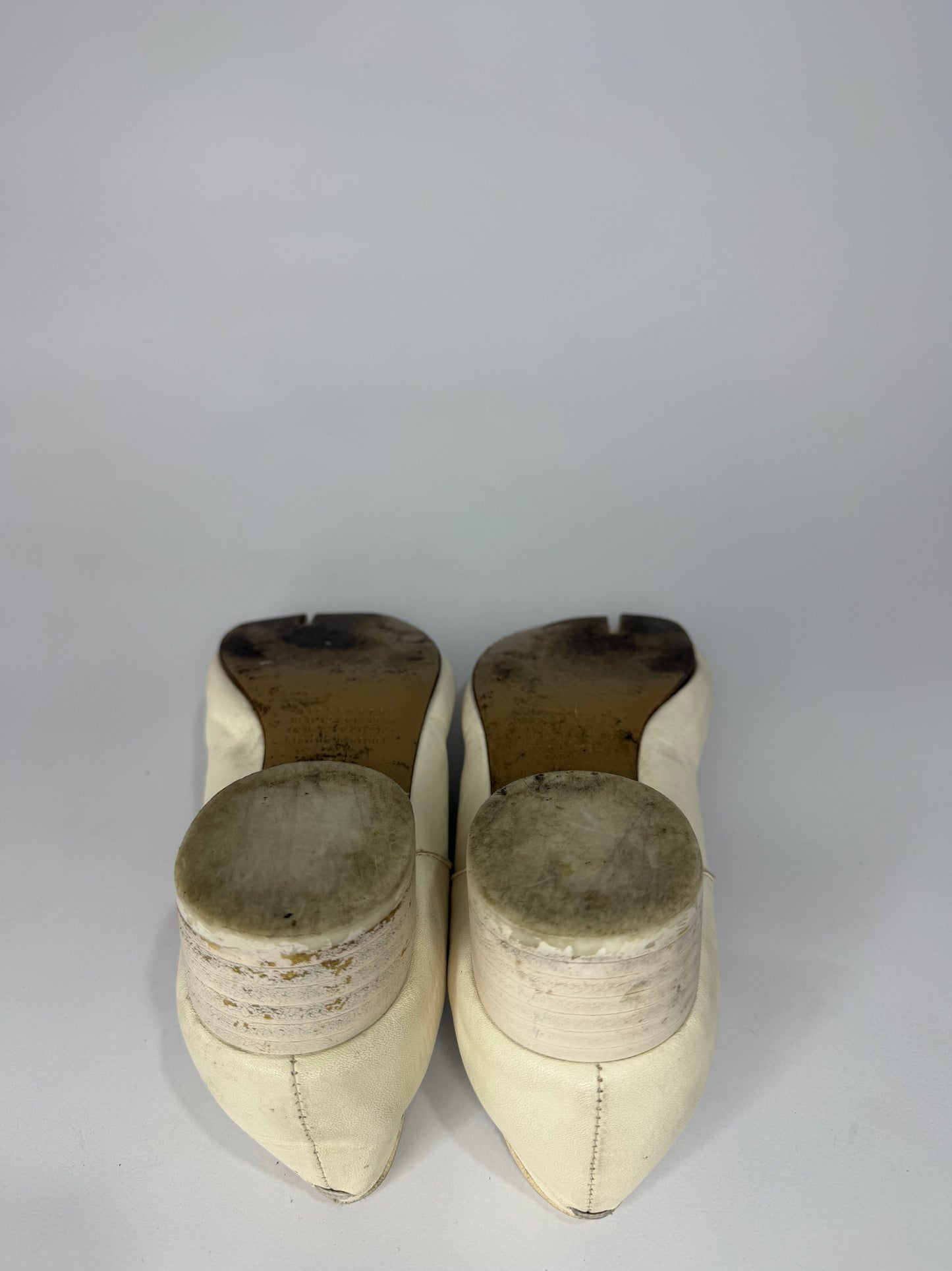 MAISON MARGIELA
Tabi Ballerina 3cm in White Size 34 EU/ 4 US
