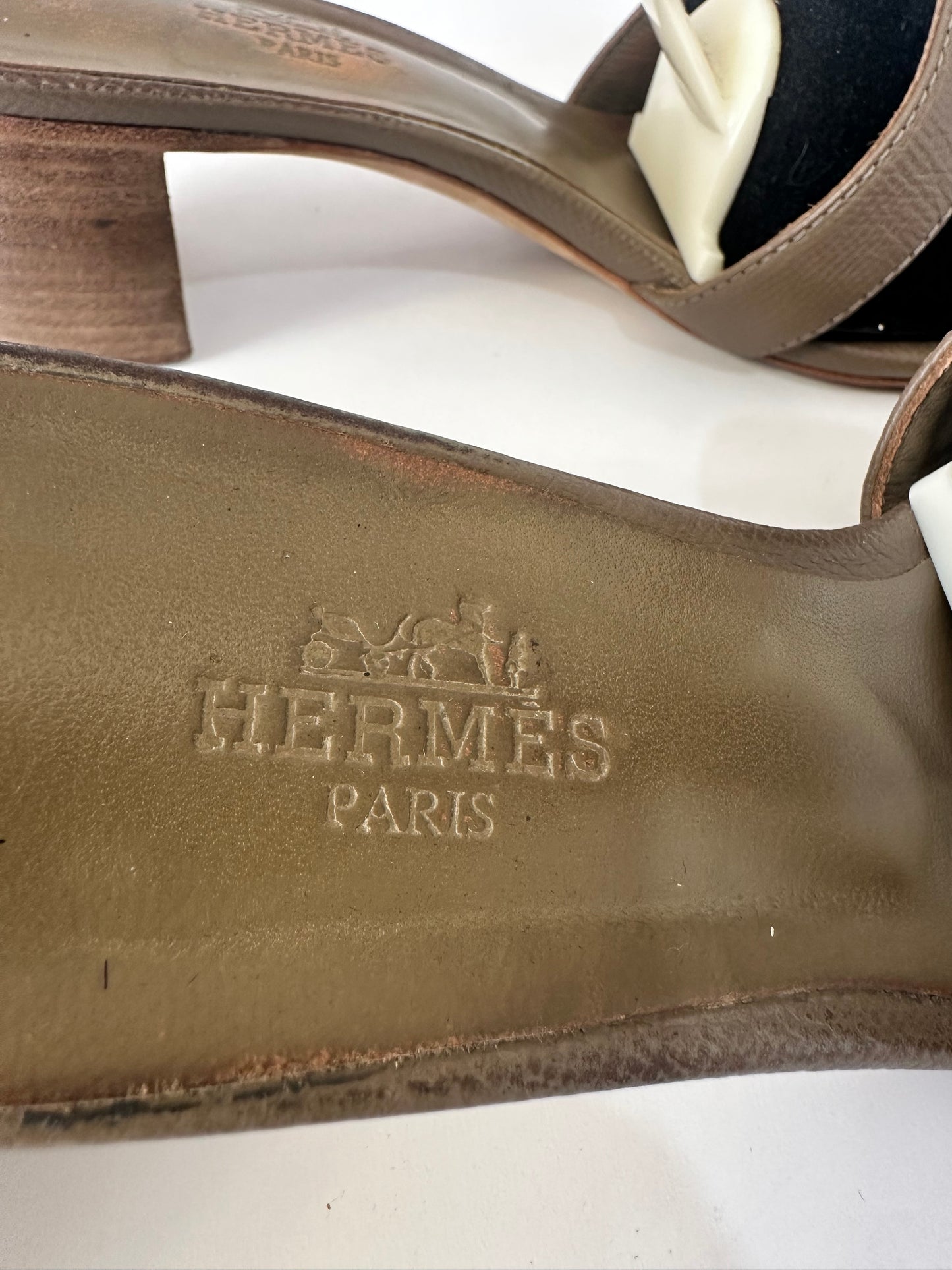 HERMES Etoupe Leather oasis Sandals Size 38 EU/ 8 US/ 5 UK