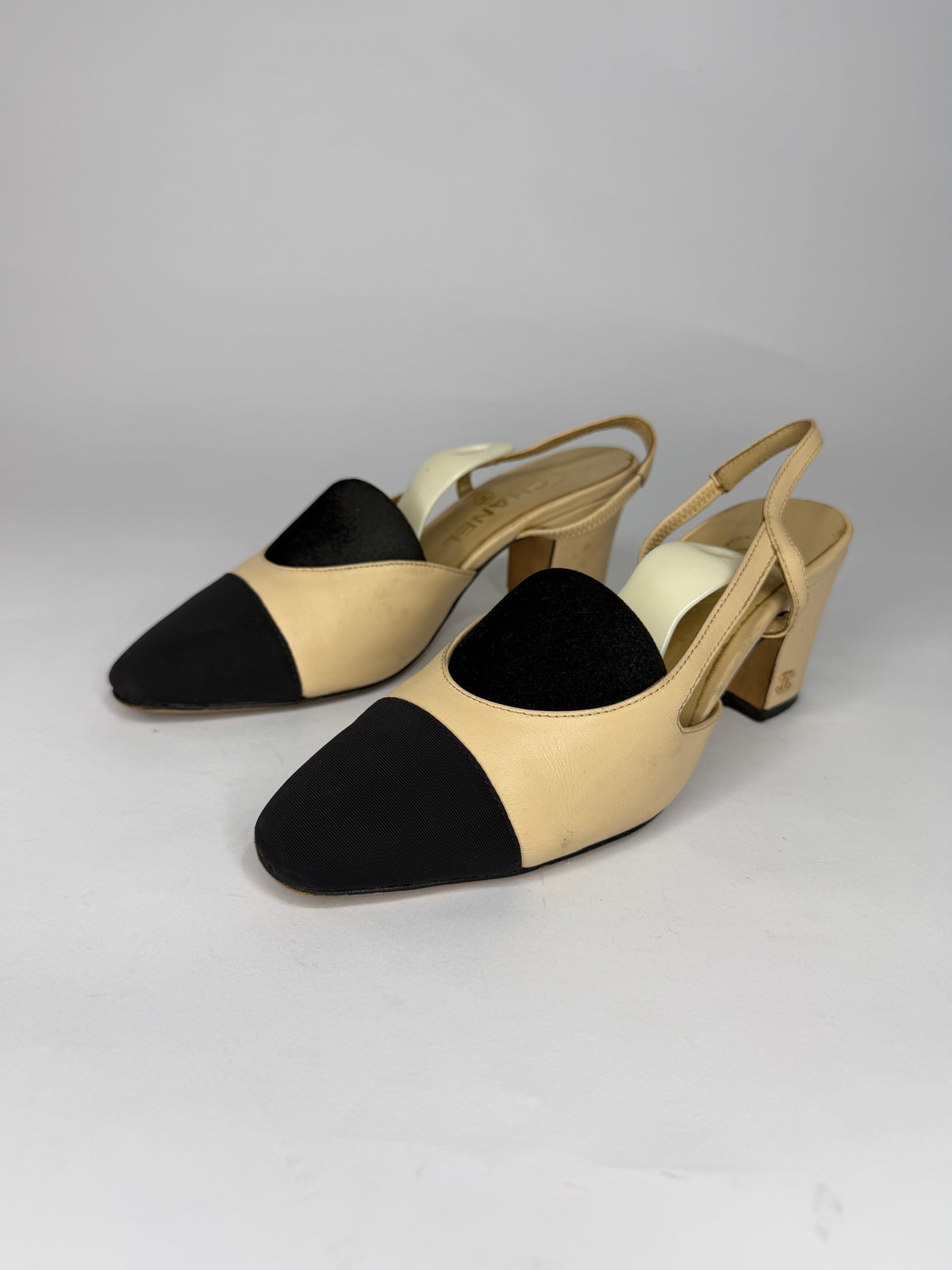Chanel Beige/Black Leather and Canvas CC Slingback Pumps Size 35 EU/5 US