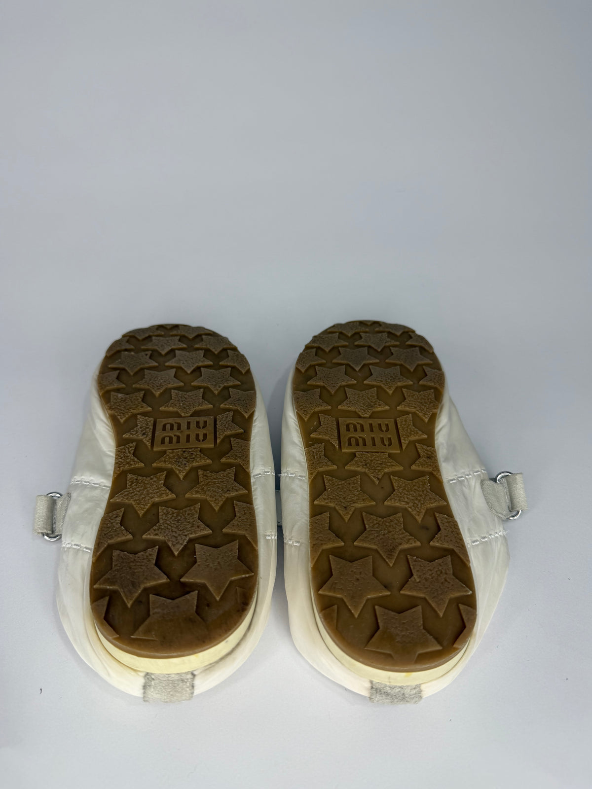 Miu Miu
Suede Ballet Flats
Women's Size 37 EU/ 7 US / 4 UK