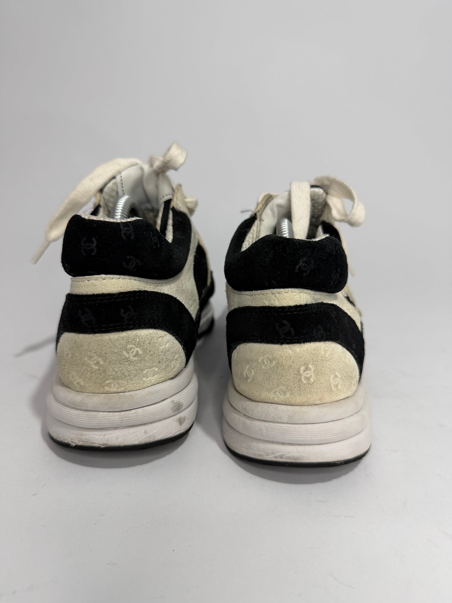 Chanel Black/White Suede CC Interlocking Logo Low Top Sneakers Size 37