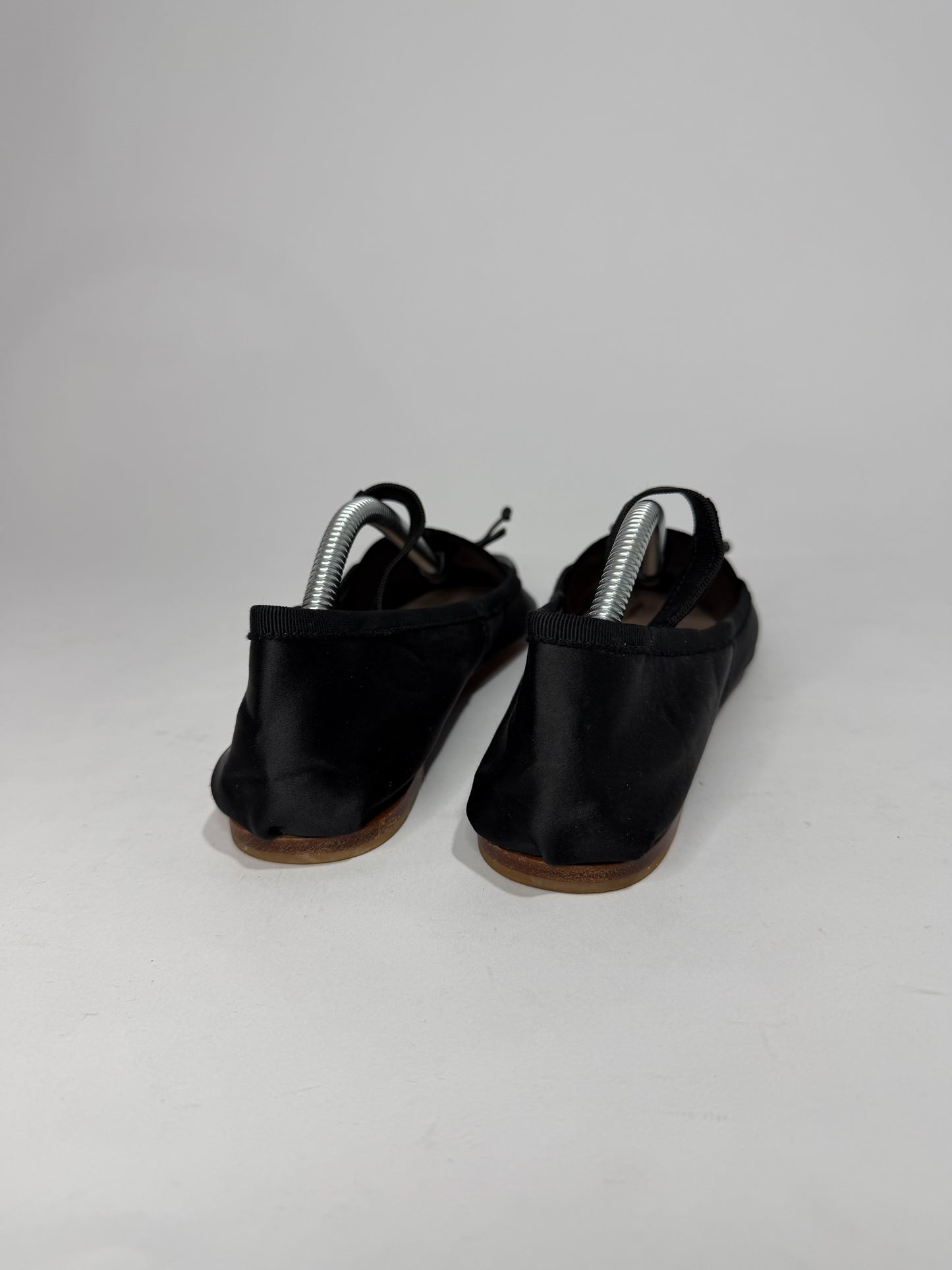MIU MIU
MIU MIU LOGO-STRAP BALLET FLATS BLACK Size 36 EU/ 6 US