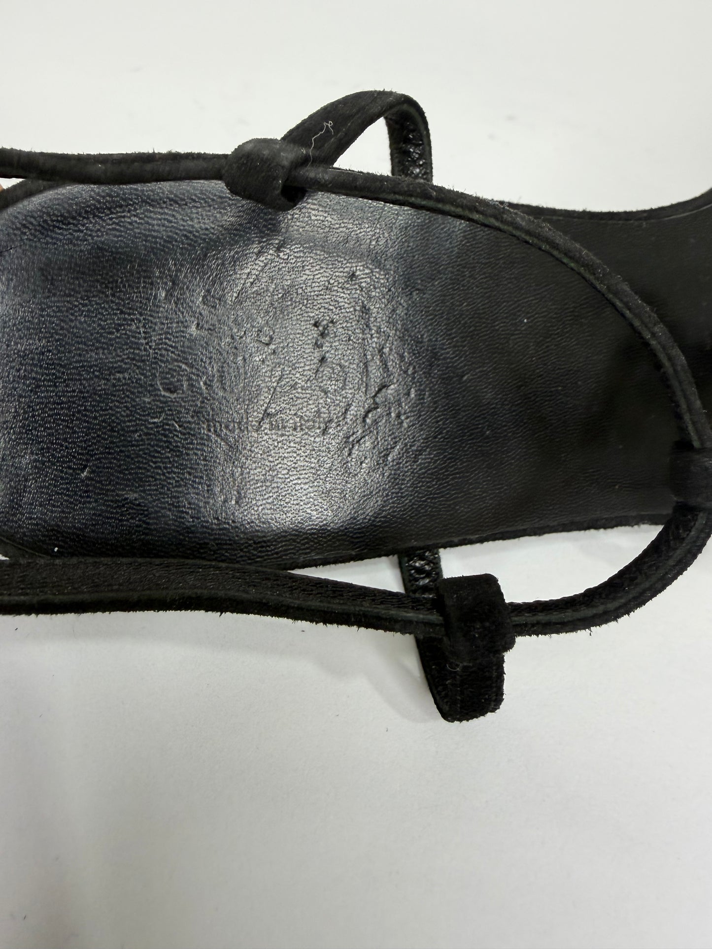 Gucci
Interlocking G Logo Suede T-Strap Sandals
Women's Size: 9 | IT 39