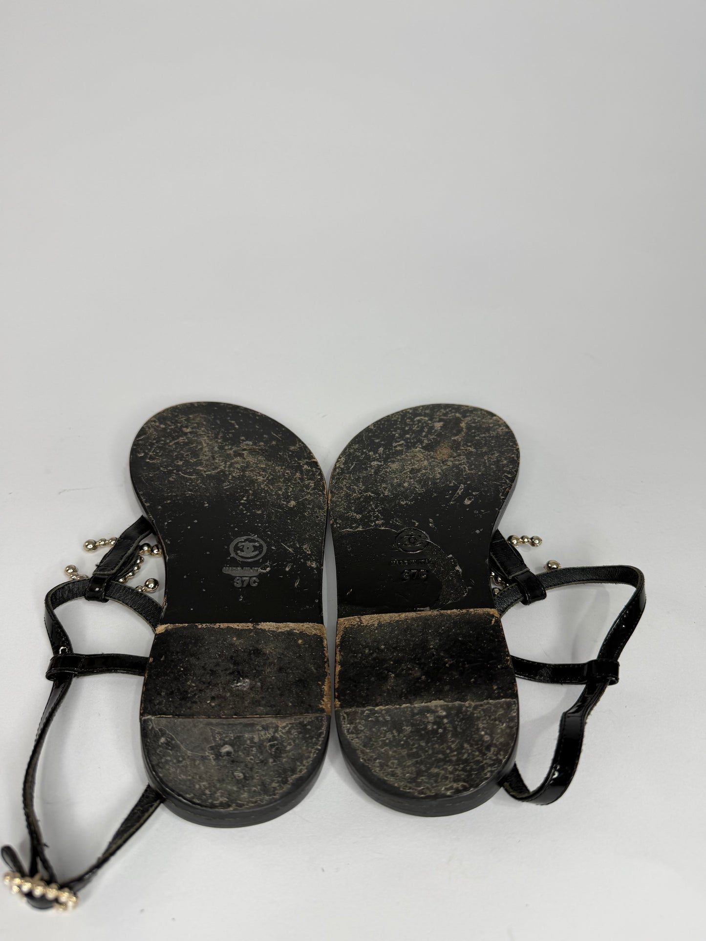 Chanel
Interlocking CC Logo Patent Leather T-Strap Sandals
Women's Size 37 EU/ 7 US