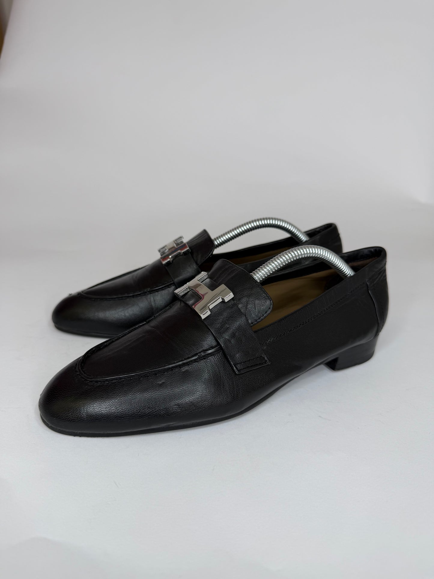 Hermès
Paris H Logo Loafers
Women's Size 36 EU/ 6 US / 3 UK