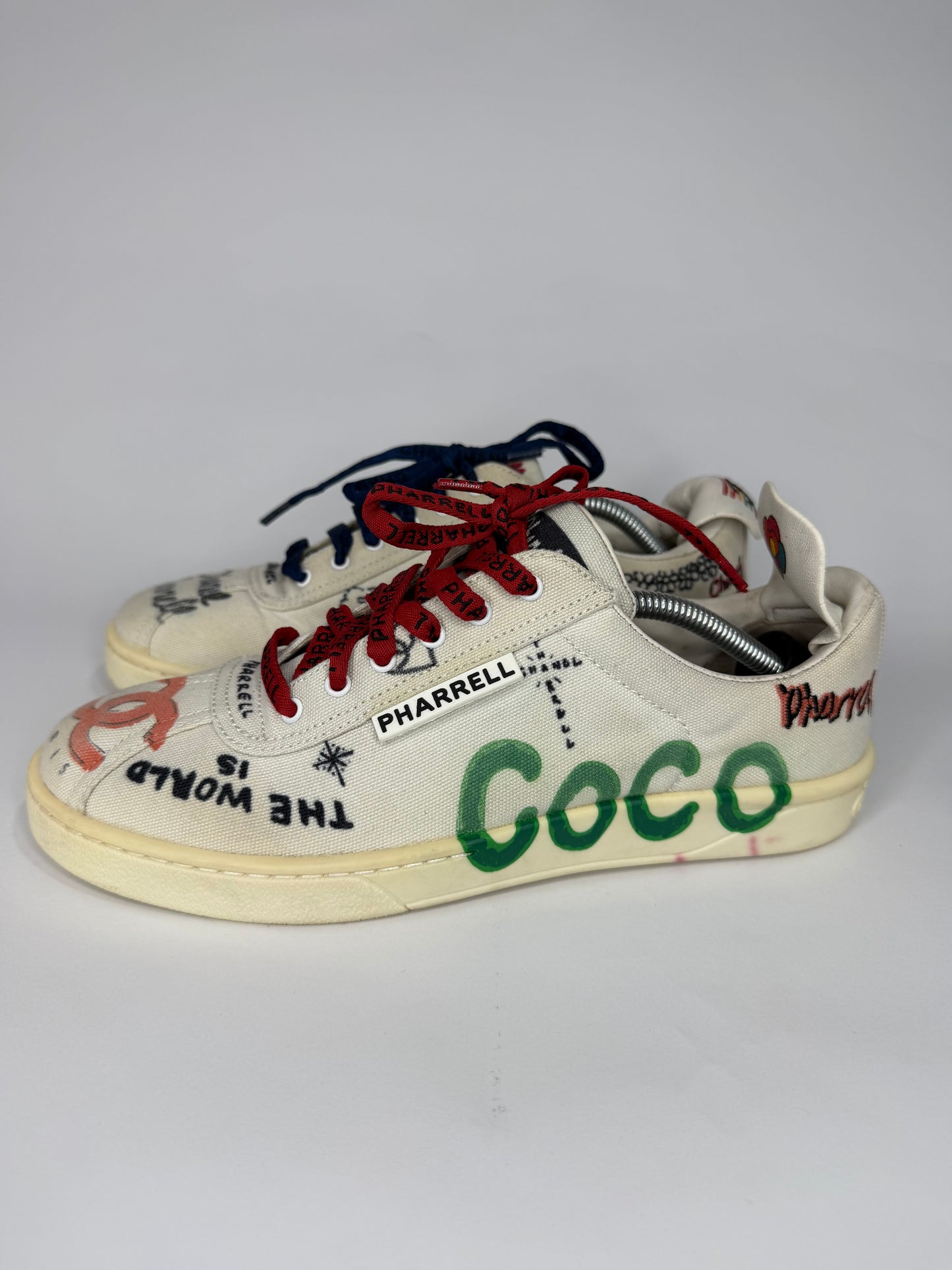 Chanel x Pharrell CC White Canvas Graffiti Print Low Top Sneakers Size 39 EU/ 9 US/ 6 UK