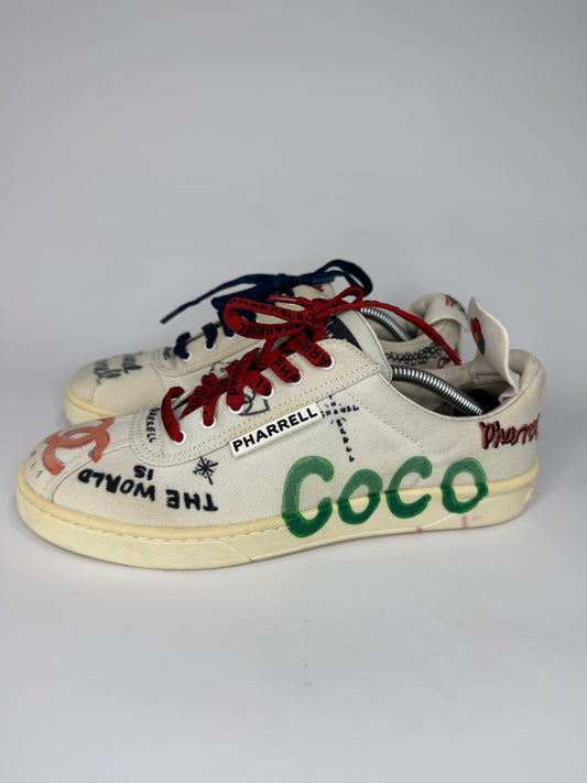 Chanel x Pharrell CC White Canvas Graffiti Print Low Top Sneakers Size 39 EU/ 9 US/ 6 UK