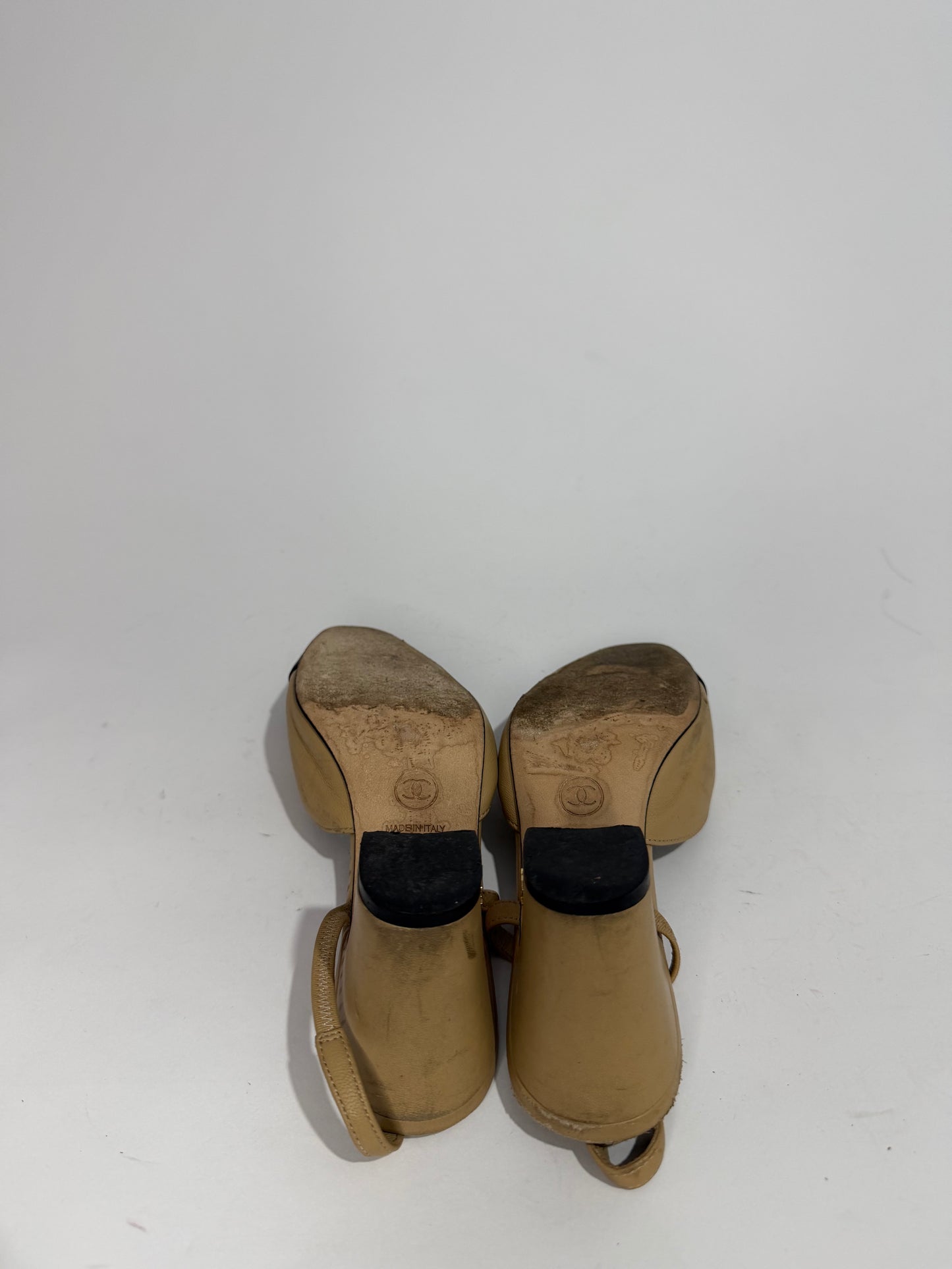 Chanel Beige/Black Leather And Fabric Cap Toe Slingback Sandals Size 36 EU/ 6 US / 3 UK