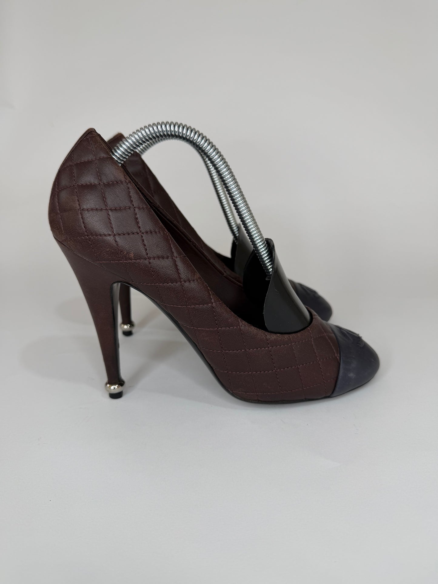 Chanel Burgundy/Navy Blue Quilted Leather CC Cap Toe Pumps Size 38 EU/ 8 US/ 5 UK