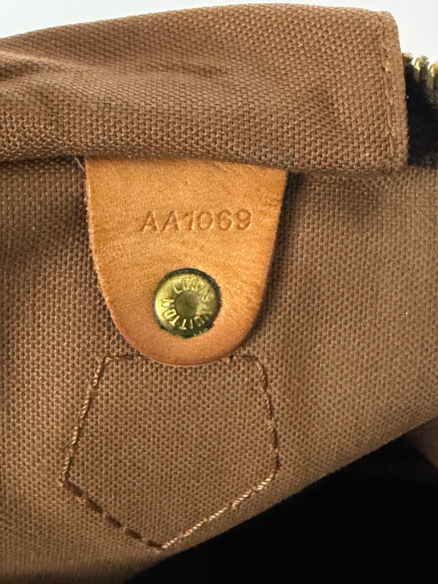 LOUIS VUITTON Monogram Speedy 40