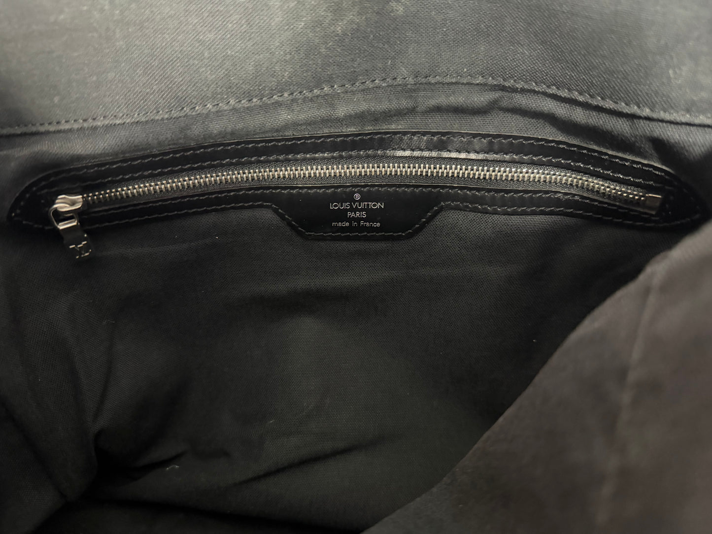 LOUIS VUITTON Black Taiga Leather Viktor Messenger Bag