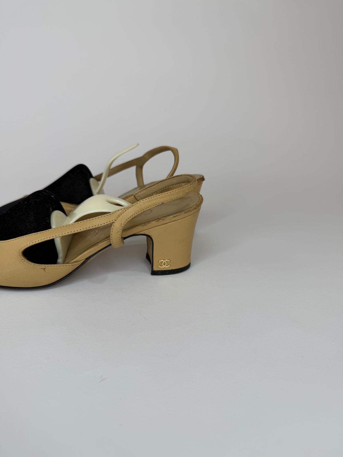 Chanel Beige Leather and Black Fabric Cap Toe Slingback Sandals Size 37EU/7 US