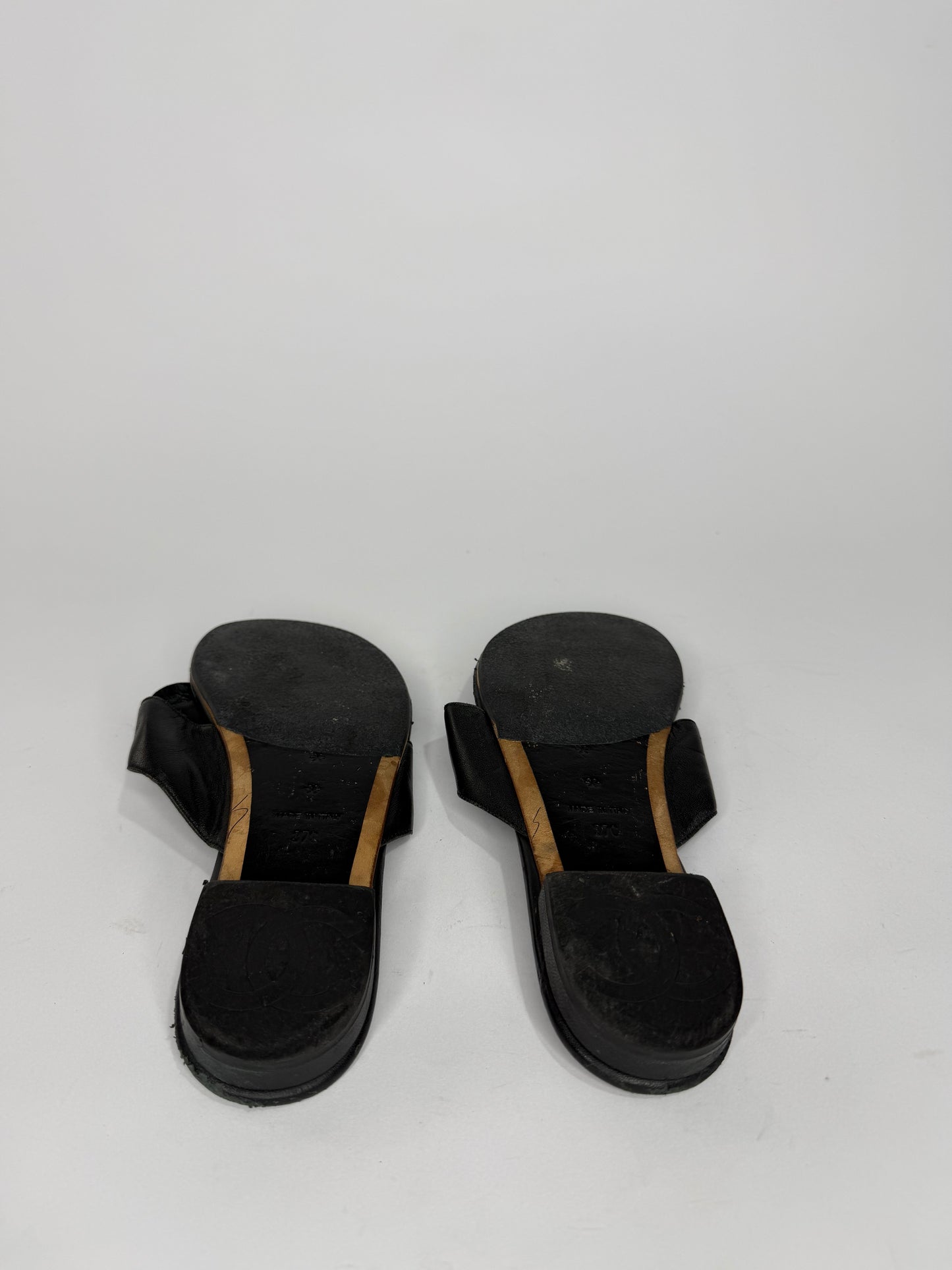 Chanel Black Leather CC Camellia Thong Flat Sandals Size 37