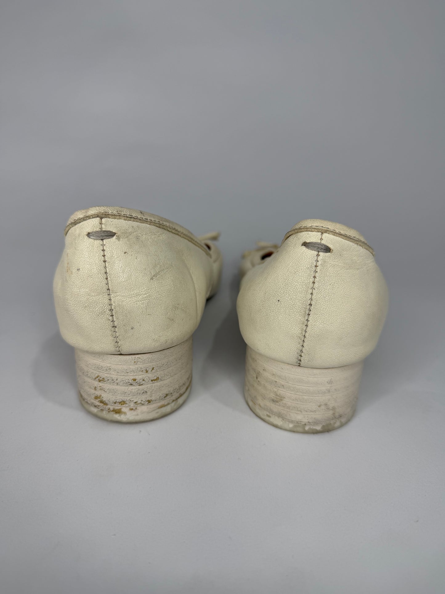 MAISON MARGIELA
Tabi Ballerina 3cm in White Size 34 EU/ 4 US