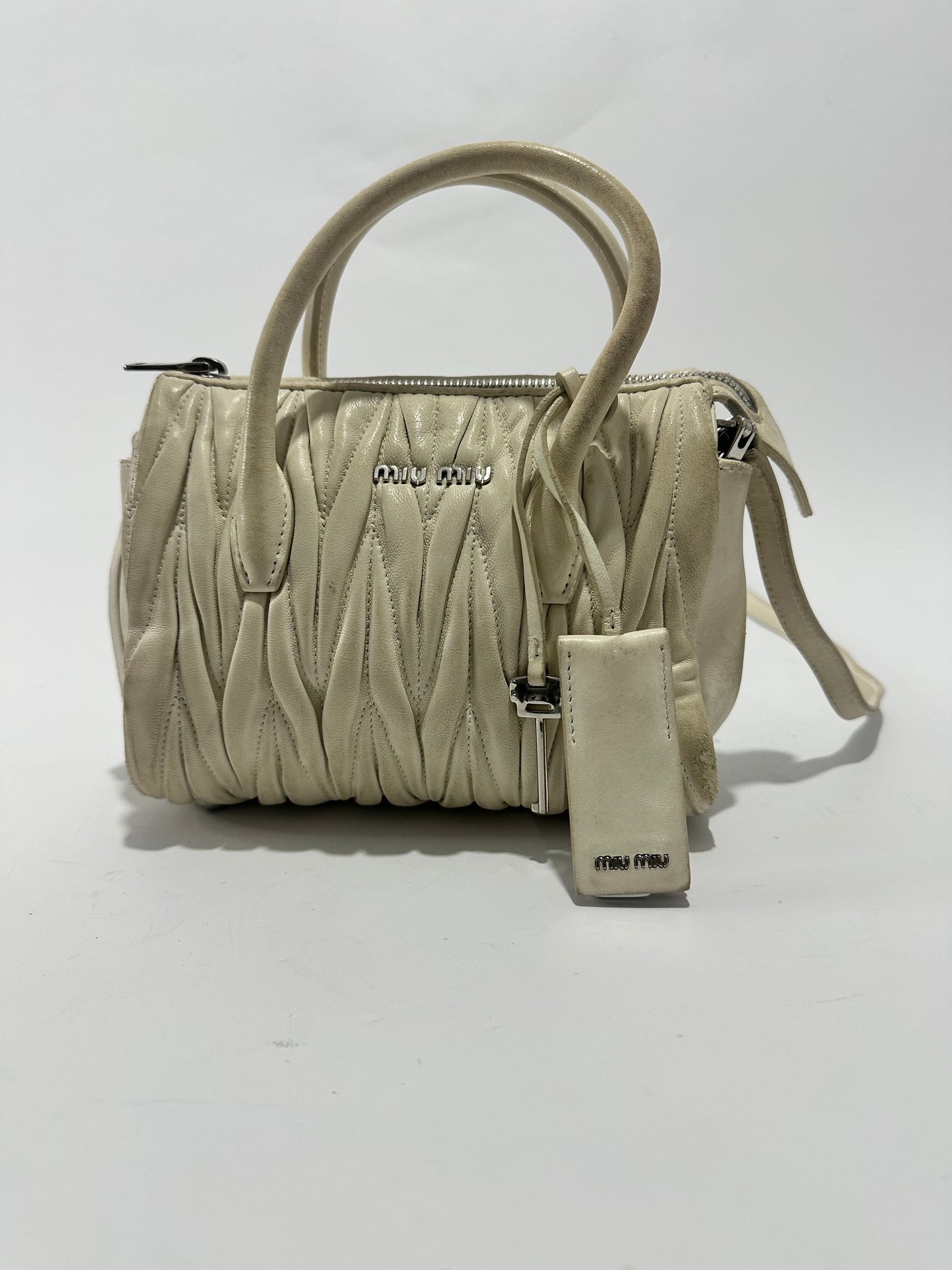 MIU MIU 
Nappa Matelasse Lux Mini Crossbody Tote Bianco