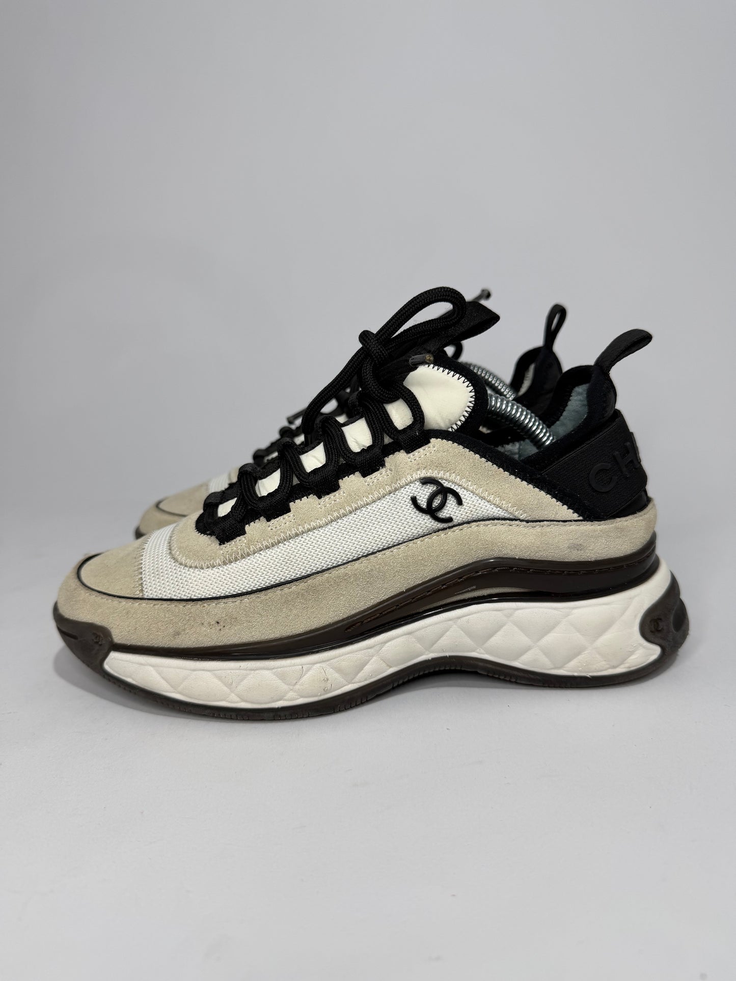 CHANEL
Velvet Calfskin Mixed Fibers CC Sneakers 36 White Black