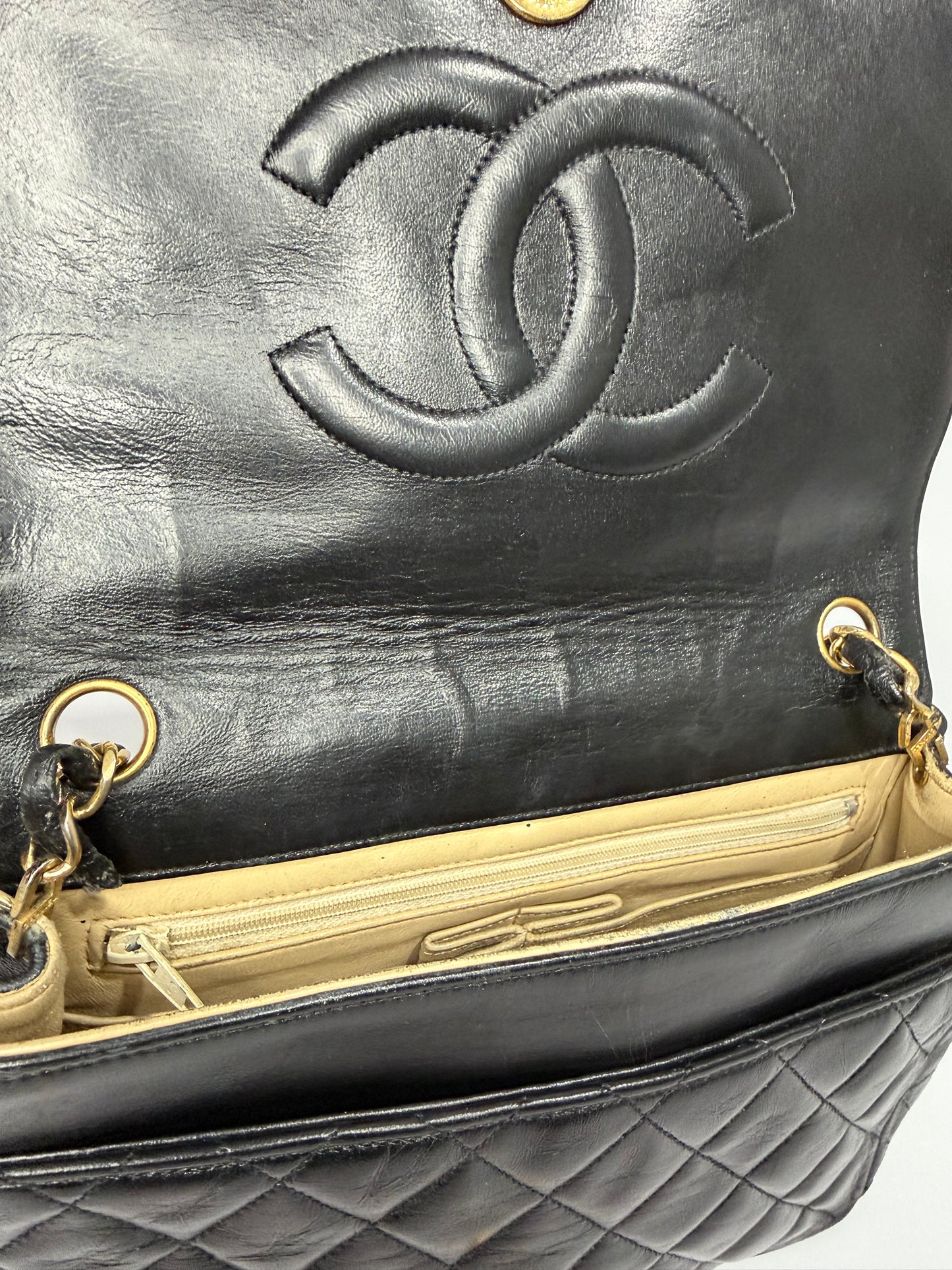 Chanel Classic Full Flap shoulder bag in black quilted lambskin leather, GHW