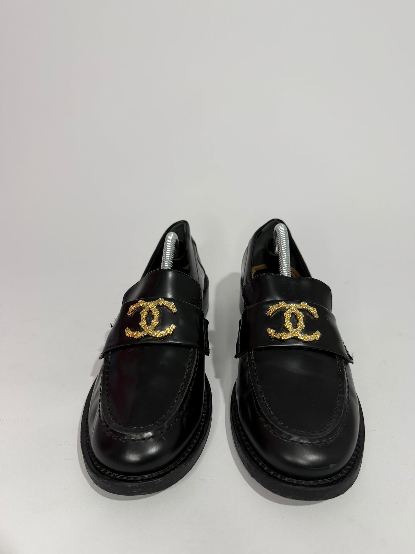 Chanel
Interlocking CC Logo Loafers
Women's Size