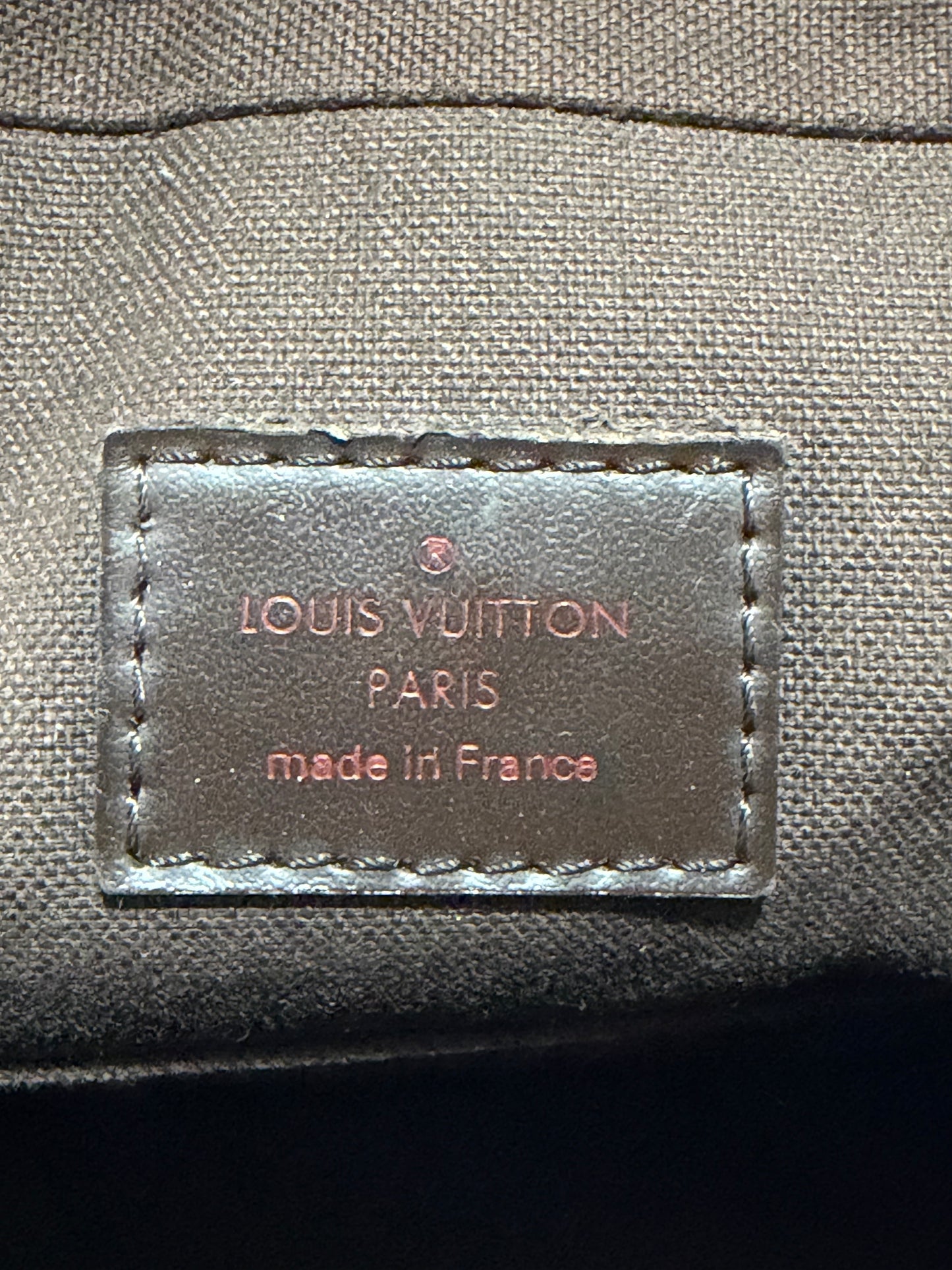 LOUIS VUITTON
Damier Ebene Trotteur Beaubourg