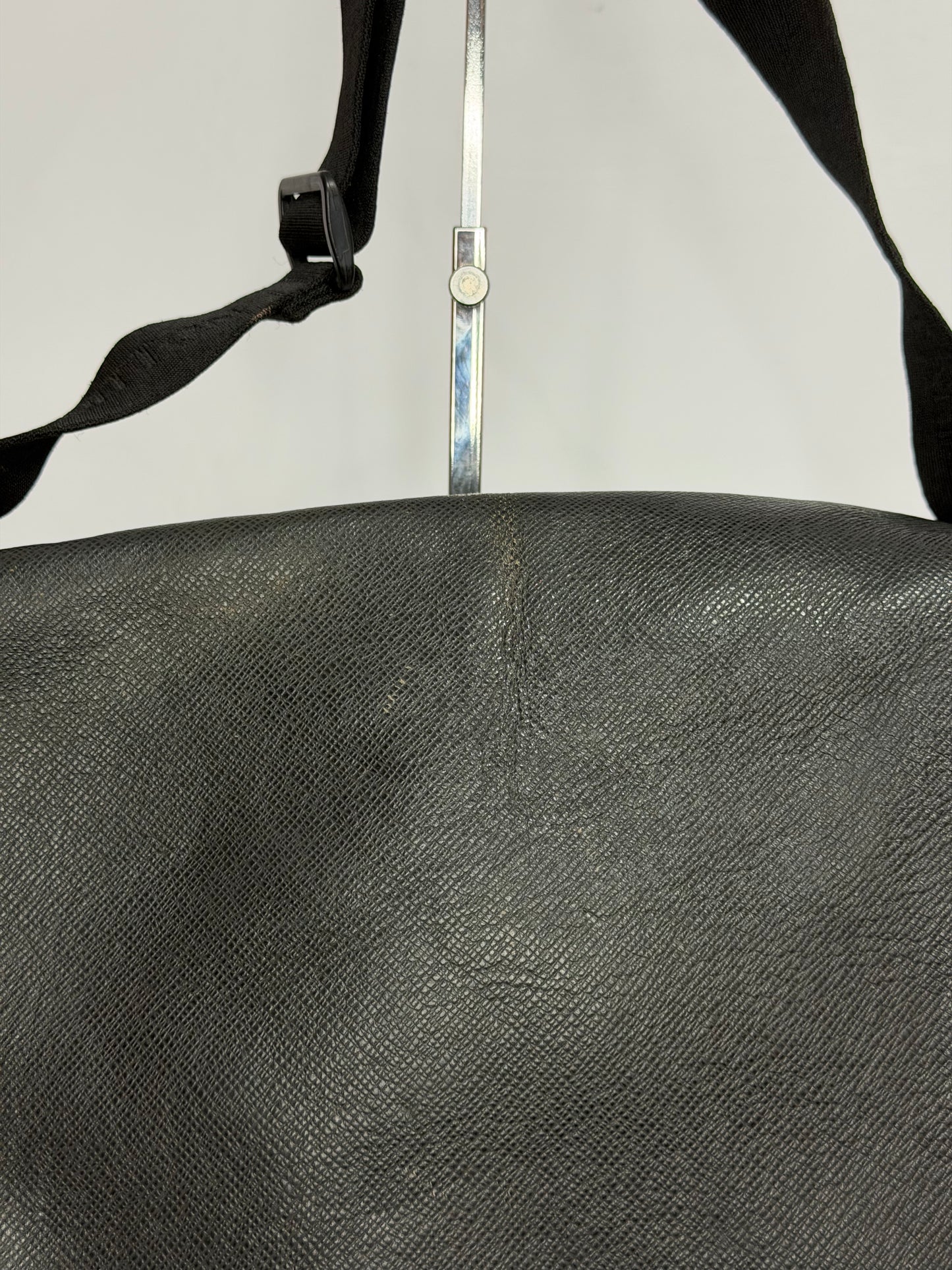 LOUIS VUITTON Black Taiga Leather Viktor Messenger Bag