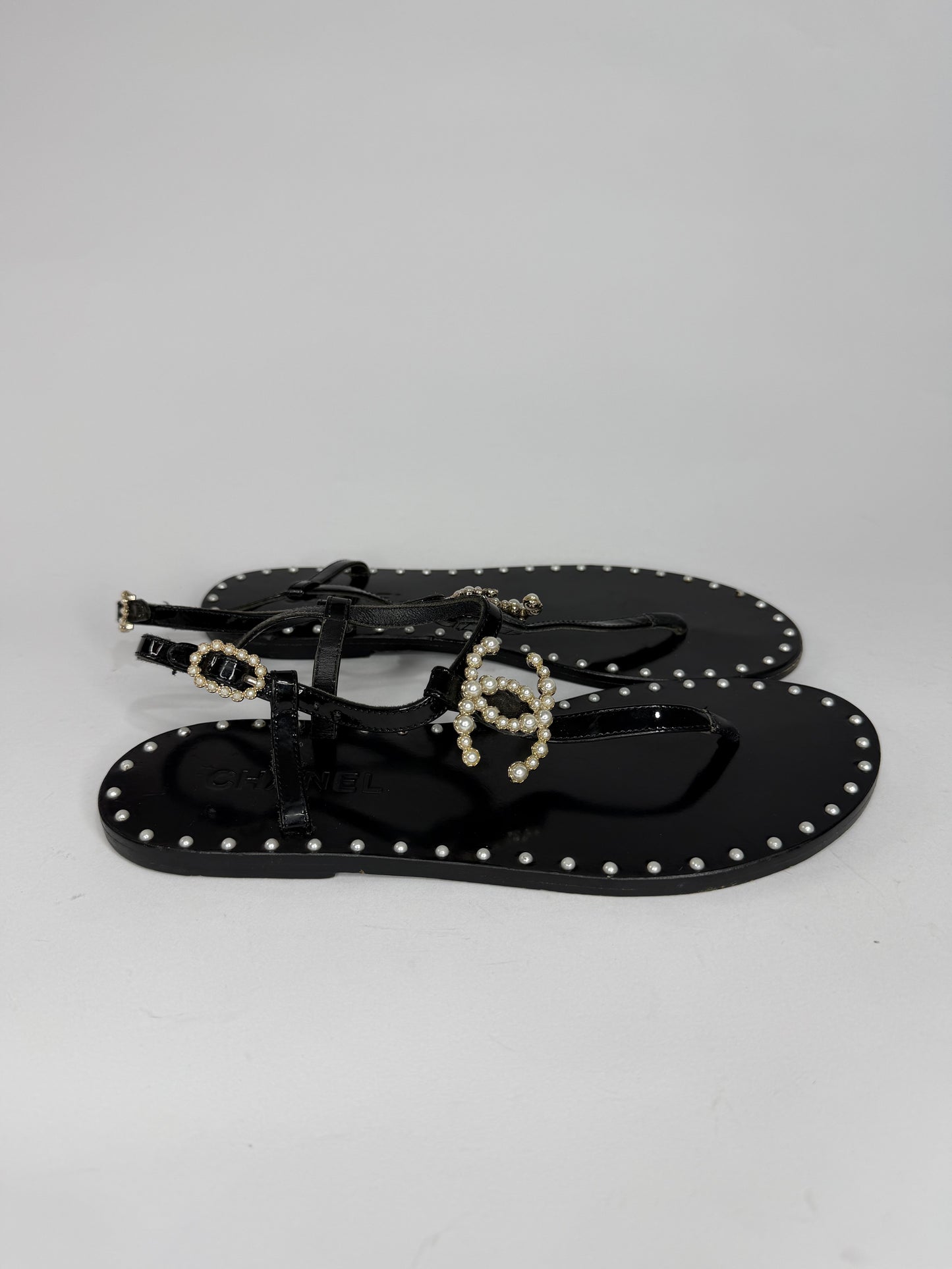 Chanel
Interlocking CC Logo Patent Leather T-Strap Sandals
Women's Size 37 EU/ 7 US