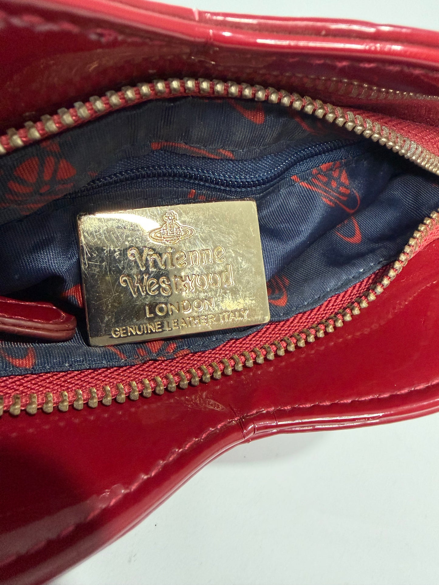 Vivienne Westwood
Patent Leather Heart Crossbody Bag