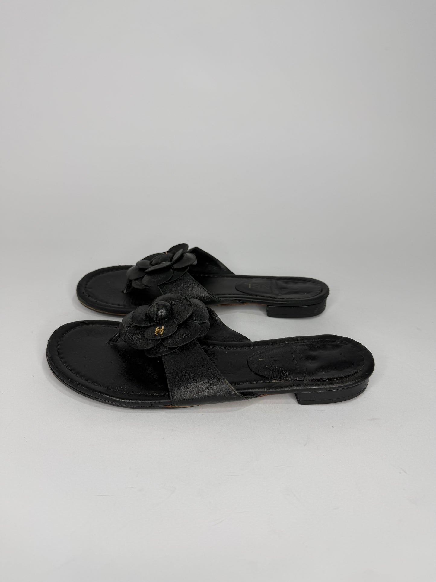 Chanel Black Leather CC Camellia Thong Flat Sandals Size 37