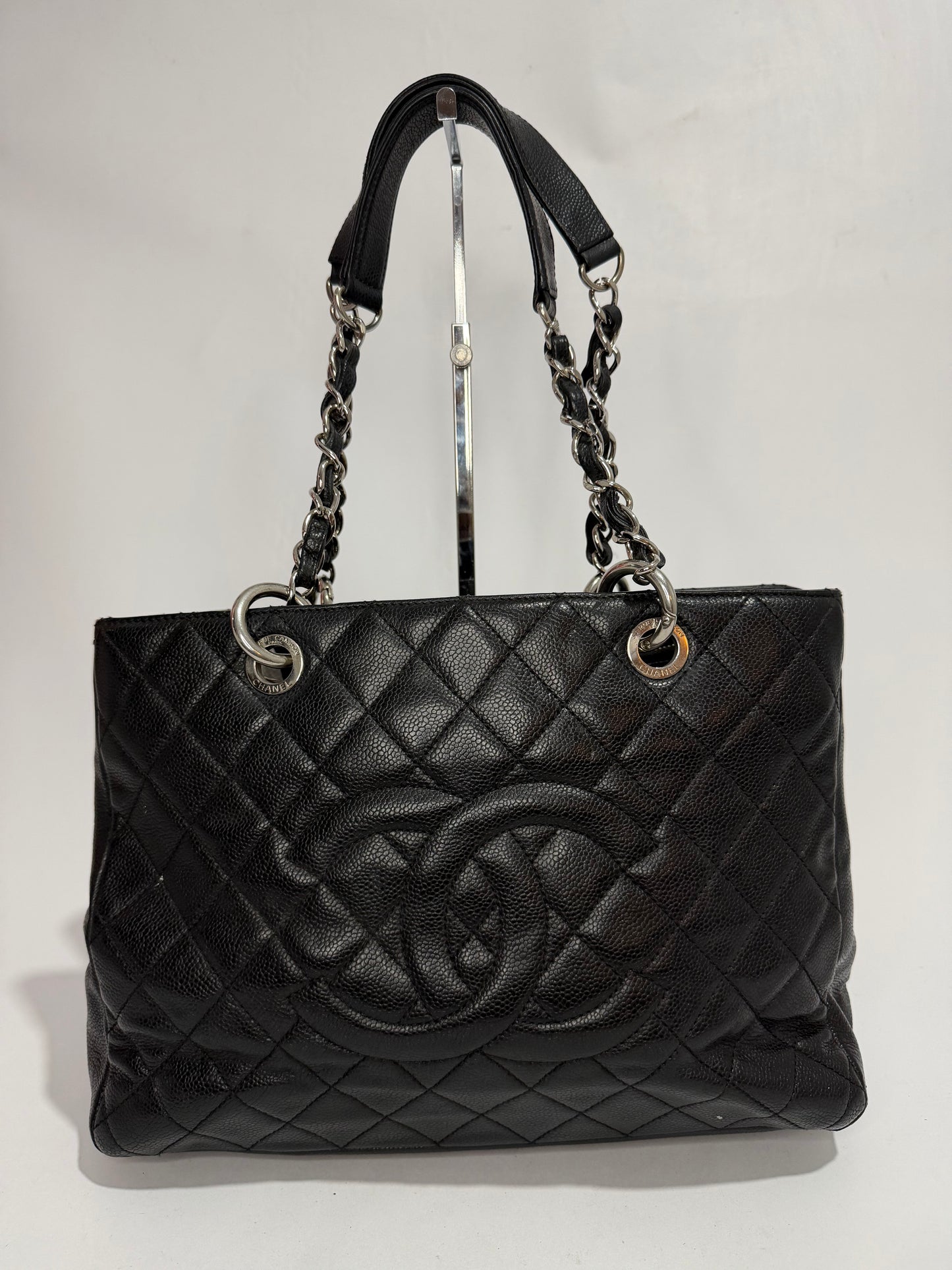 CHANEL
Caviar Quilted Grand Shopping Tote GST Black